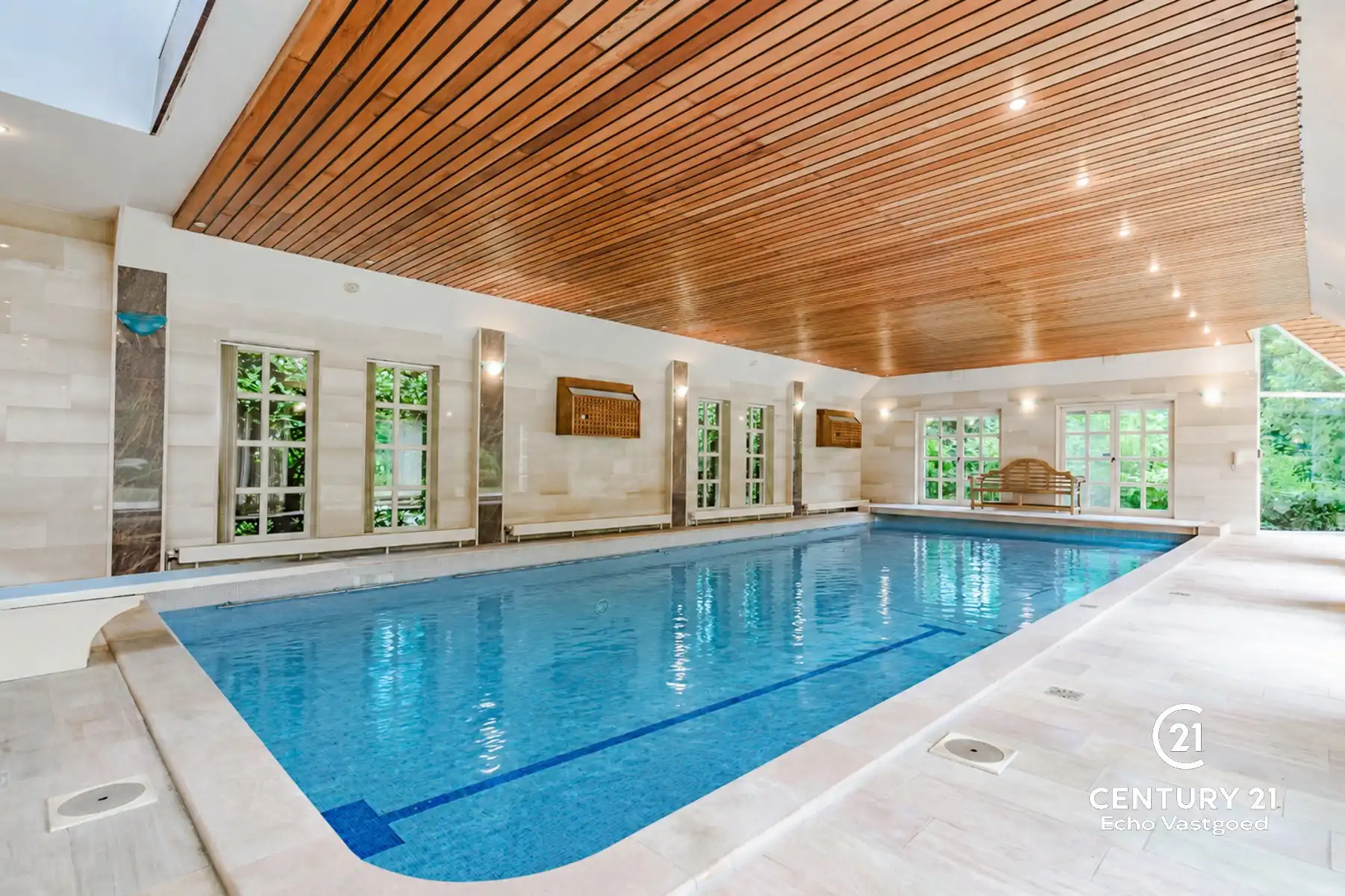Ruime villa met kantoor, binnenzwembad, mooie tuin op 3172m² foto 10