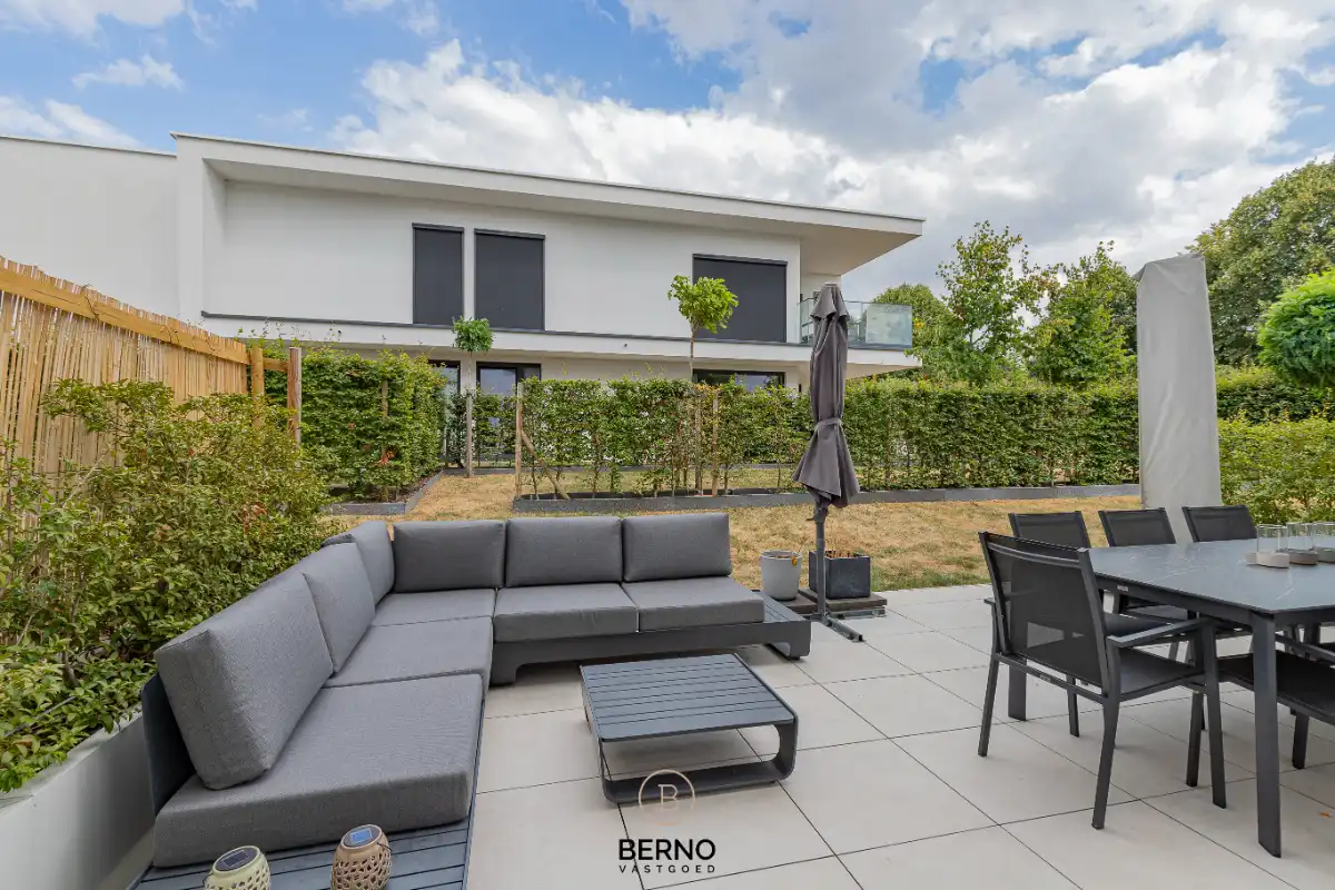 Recente en instapklare woning uit 2021 met ruim terras foto 17