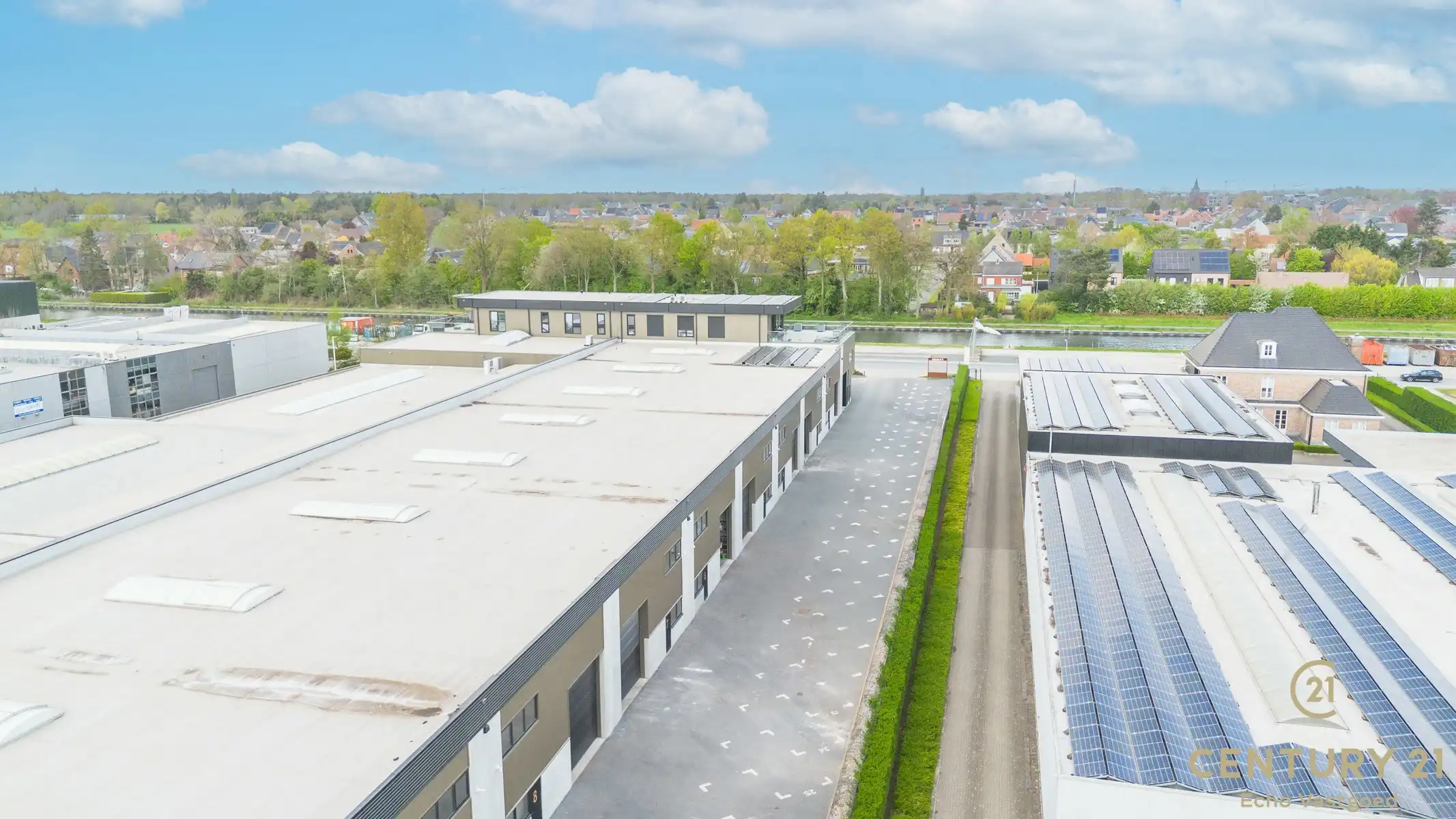 Kwalitatieve, recente KMO-unit op topligging!  foto 13