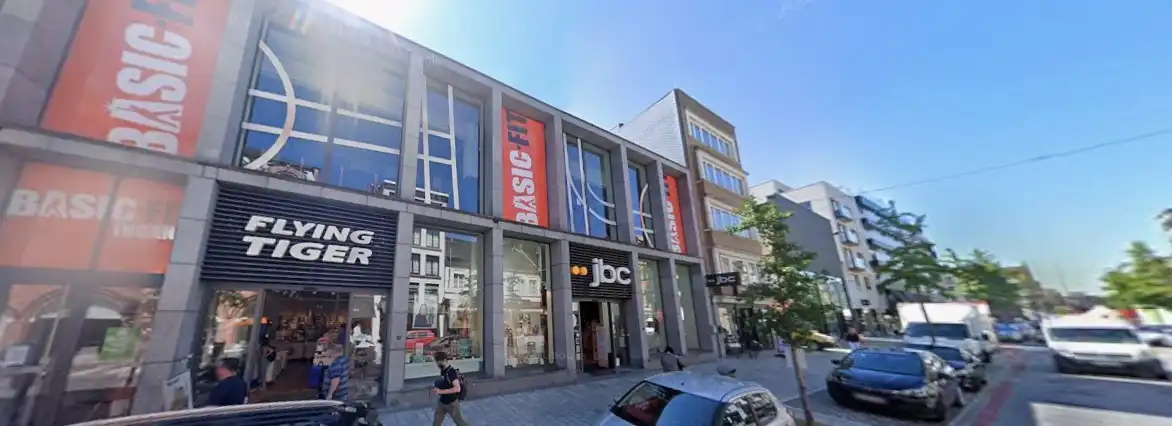 Handelspand op toplocatie in de Ooststraat te Roeselare – ca. 130 m² met brede etalage foto 4