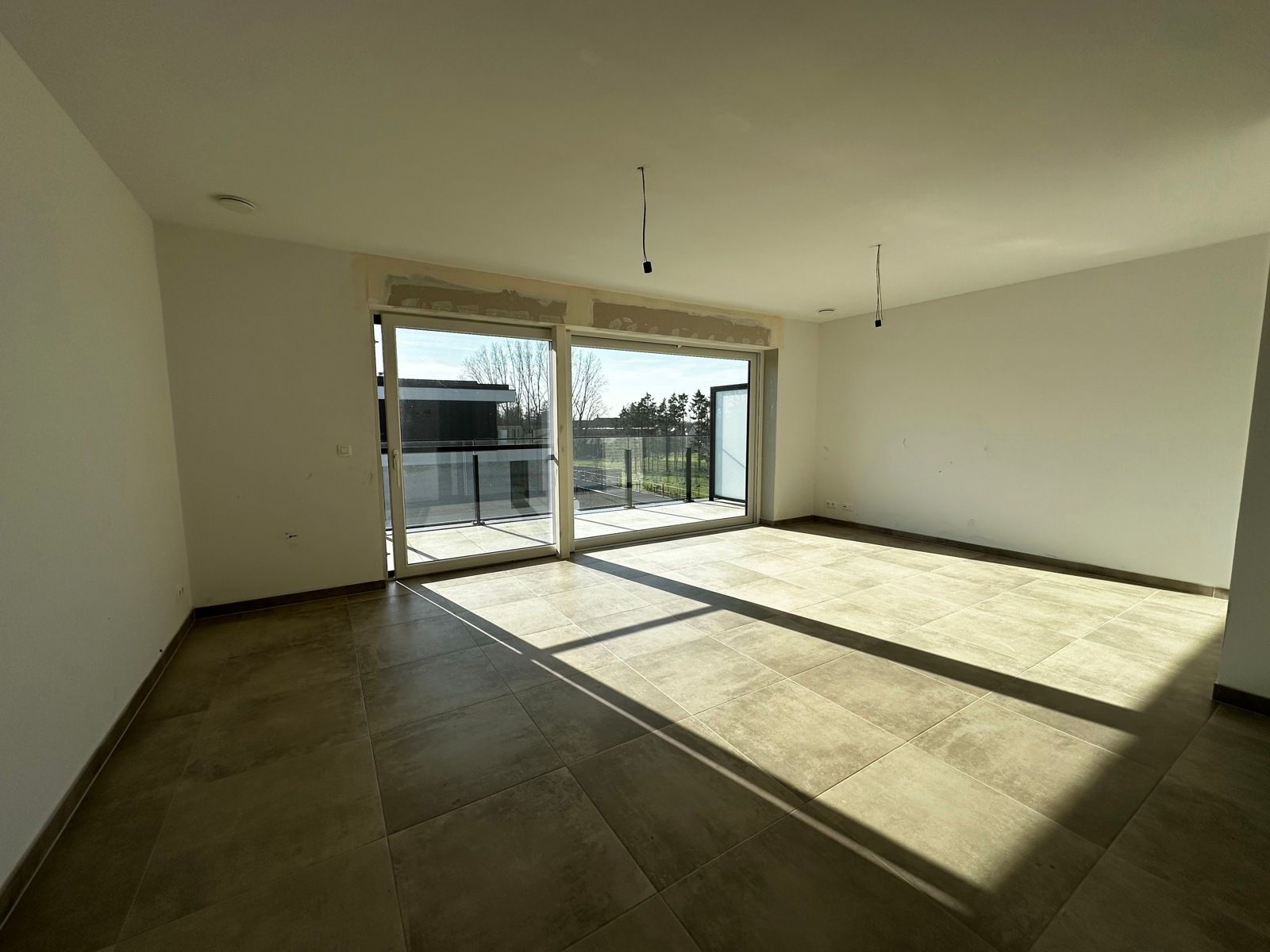Nieuwbouwappartement in Knesselaere met een zonnig terras! foto 3