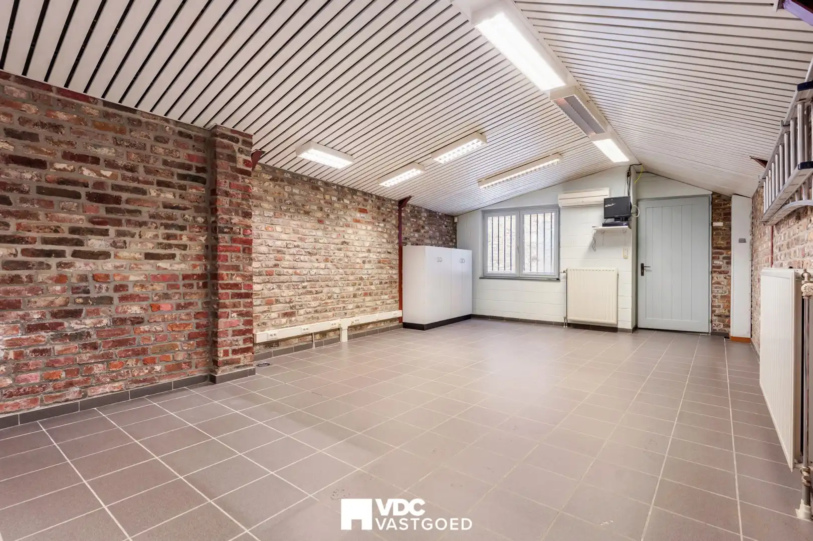 Uniek wonen & werken in hartje Tongeren – karakterpand met handelsgelijkvloers en ruim appartement foto 8