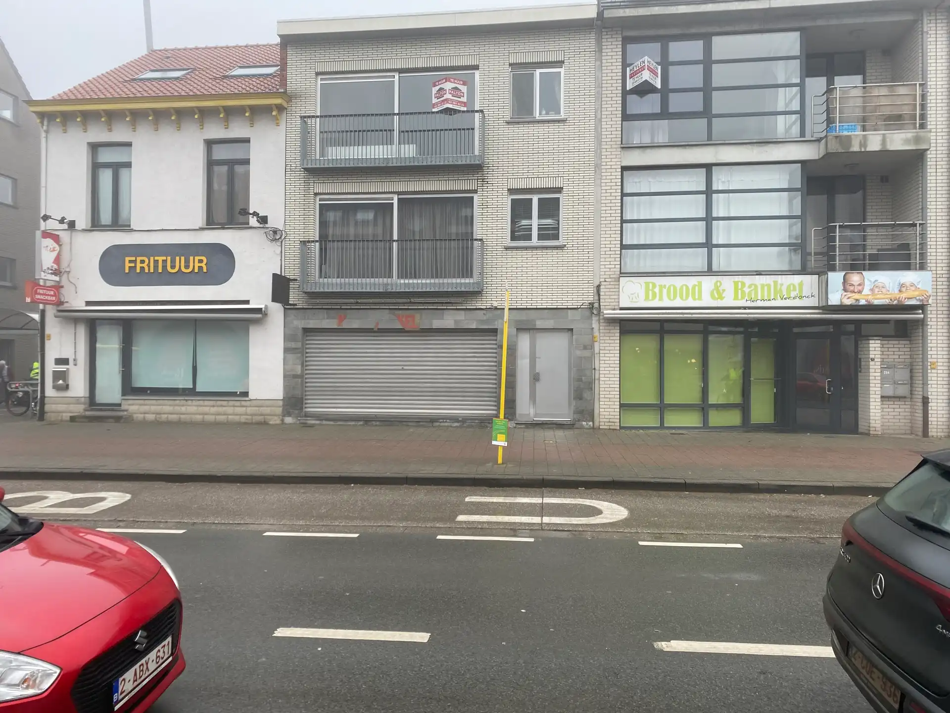 Ruim appartement 3 slaapkamers, geen lift, vernieuwde keuken en badkamer foto {{pictureIndex}}