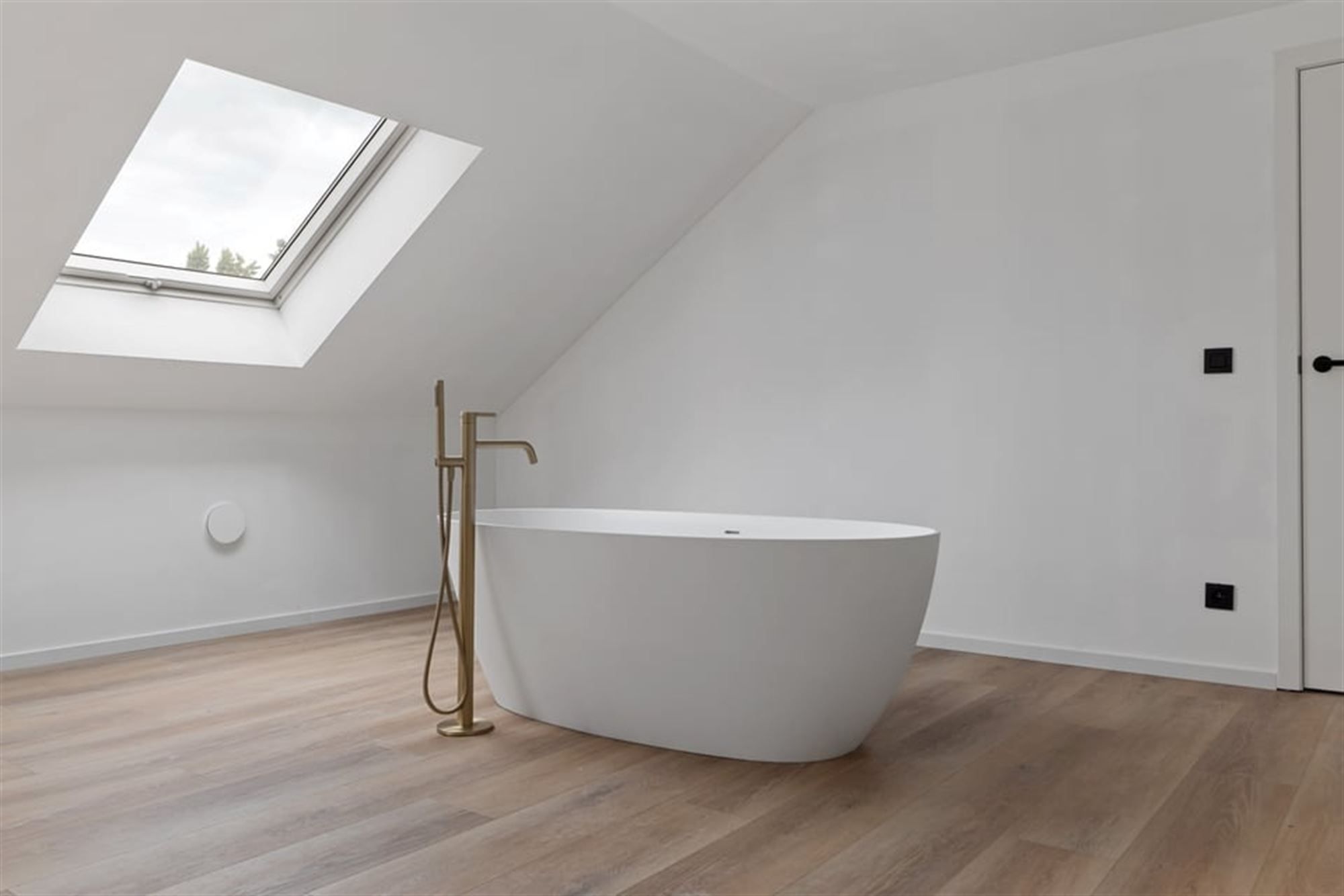 EXCLUSIEF WONEN IN EEN GERESTAUREERDE VIERKANTSHOEVE foto 41