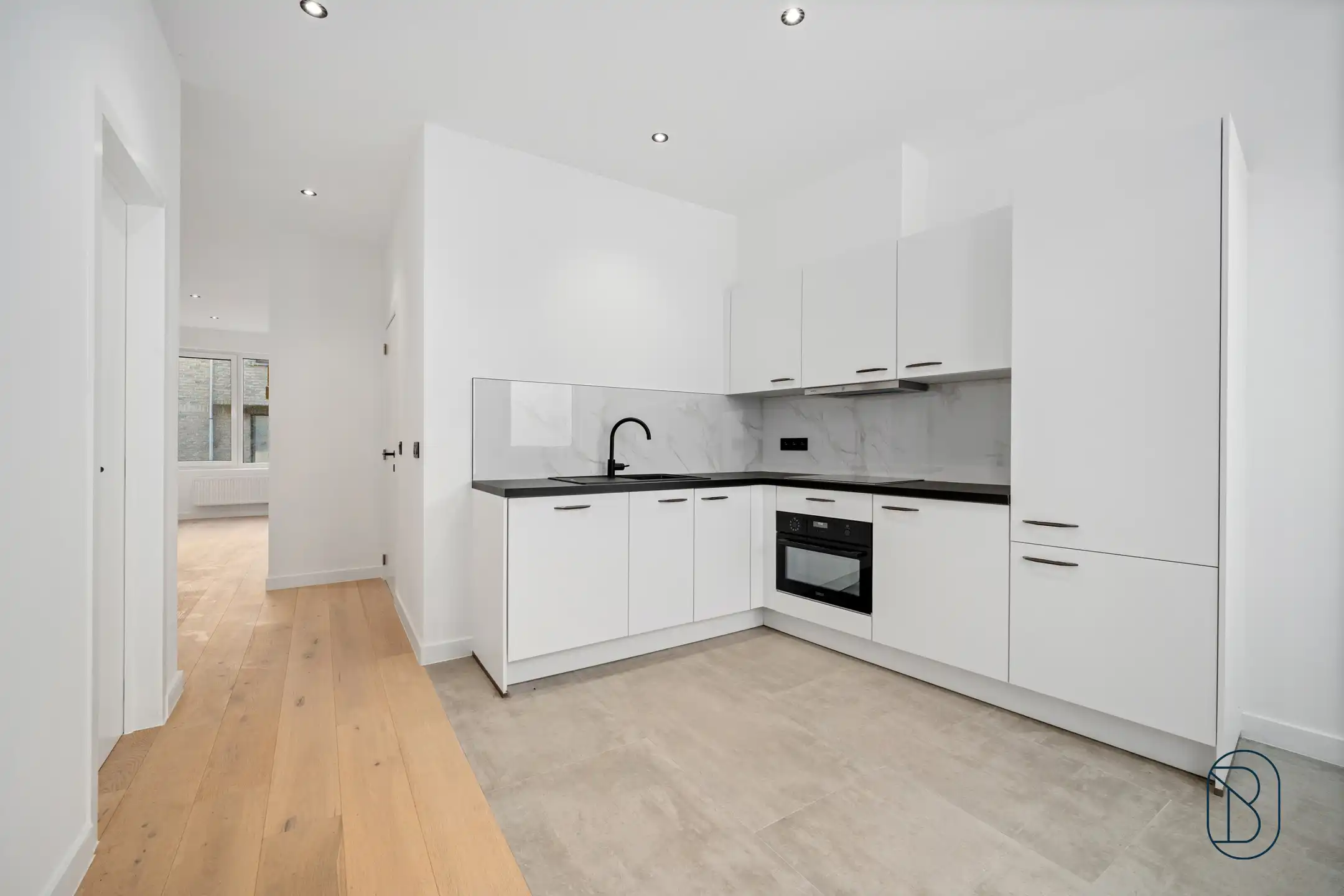 Gerenoveerd appartement met stadstuin en garage in Wevelgem foto 4