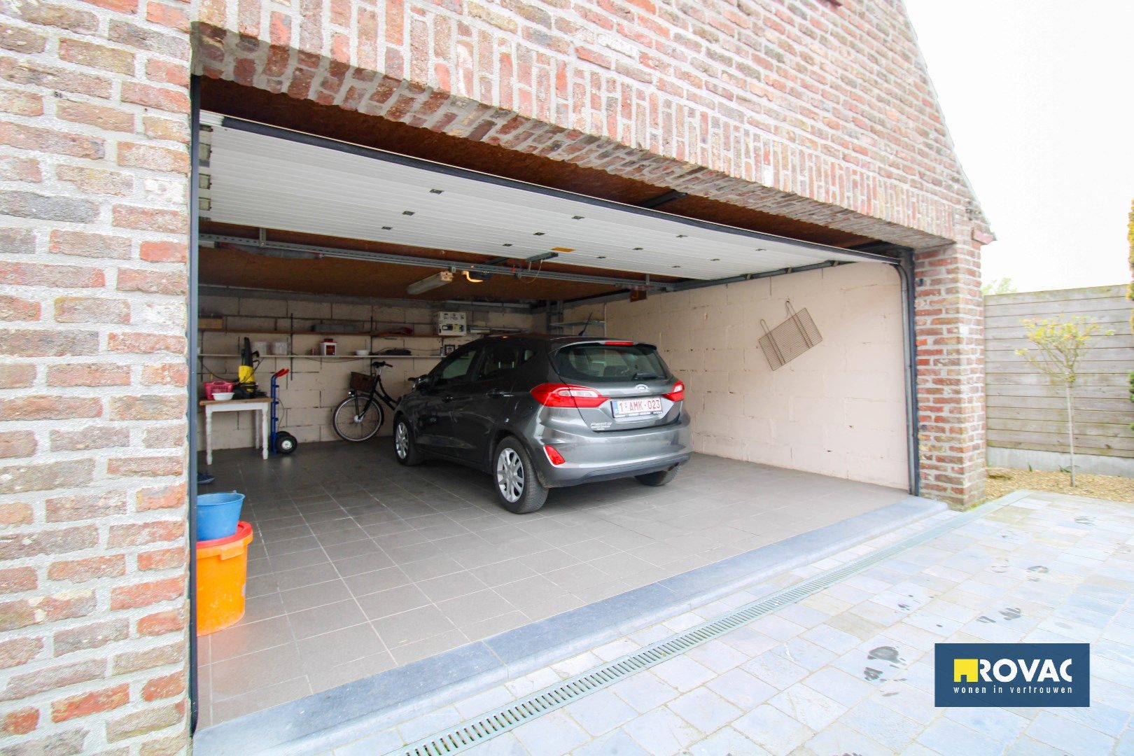 TOPPER! Landelijk gelegen woning met garage op 1684 m² foto 7
