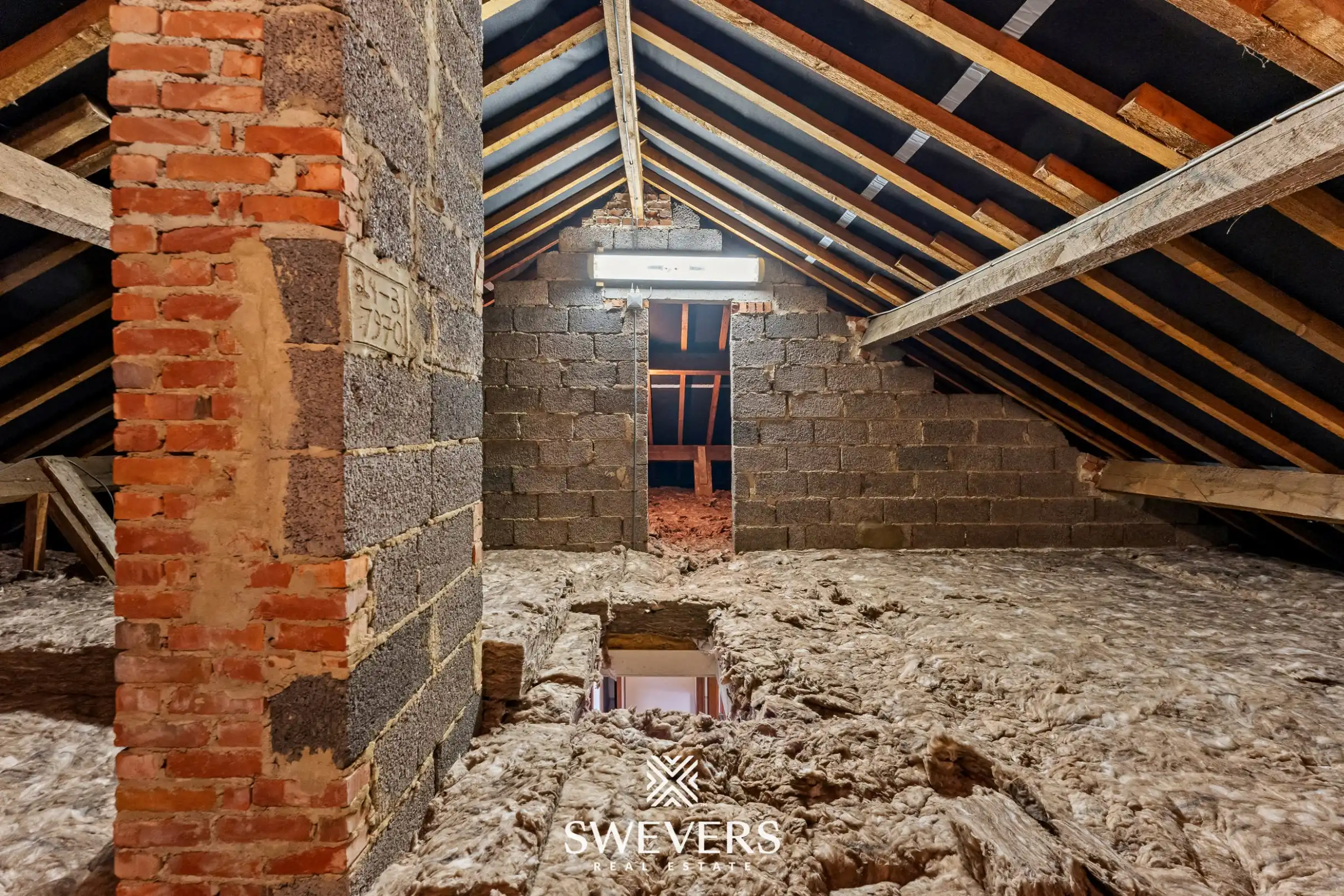 Karaktervolle gezinswoning met veel potentieel op 11a 74ca te Jesseren. foto 32