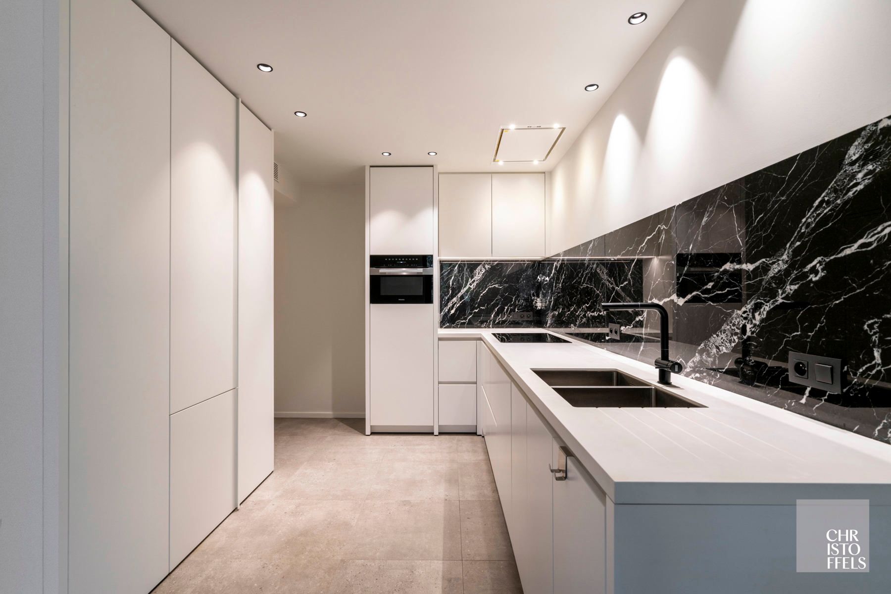 Exclusief villa-appartement (183m²) met privé tuin gelegen in een afgesloten park met buitenzwembad. foto 4