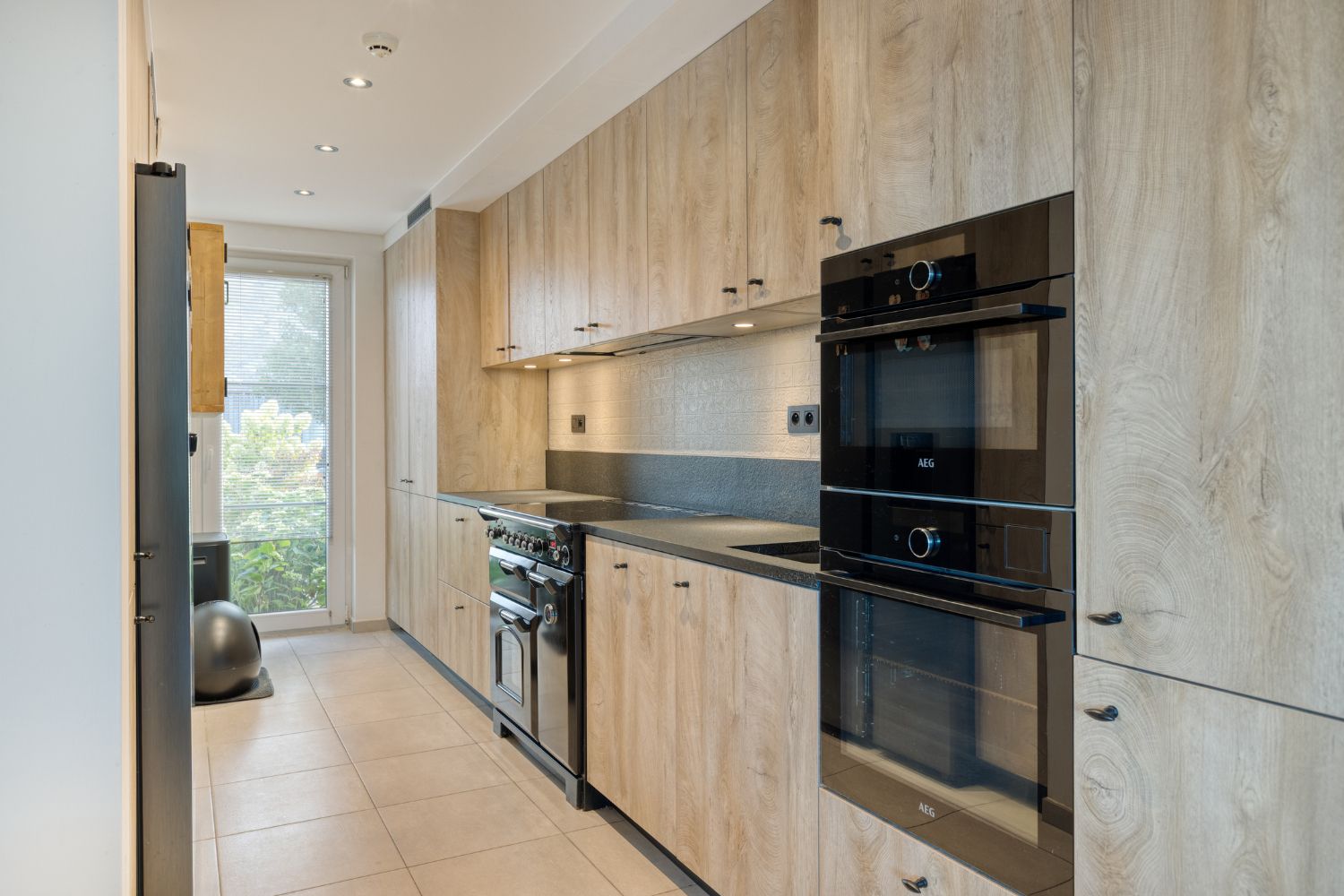 Halfopen recente woning te koop in rustige wijk Baanhof foto 15