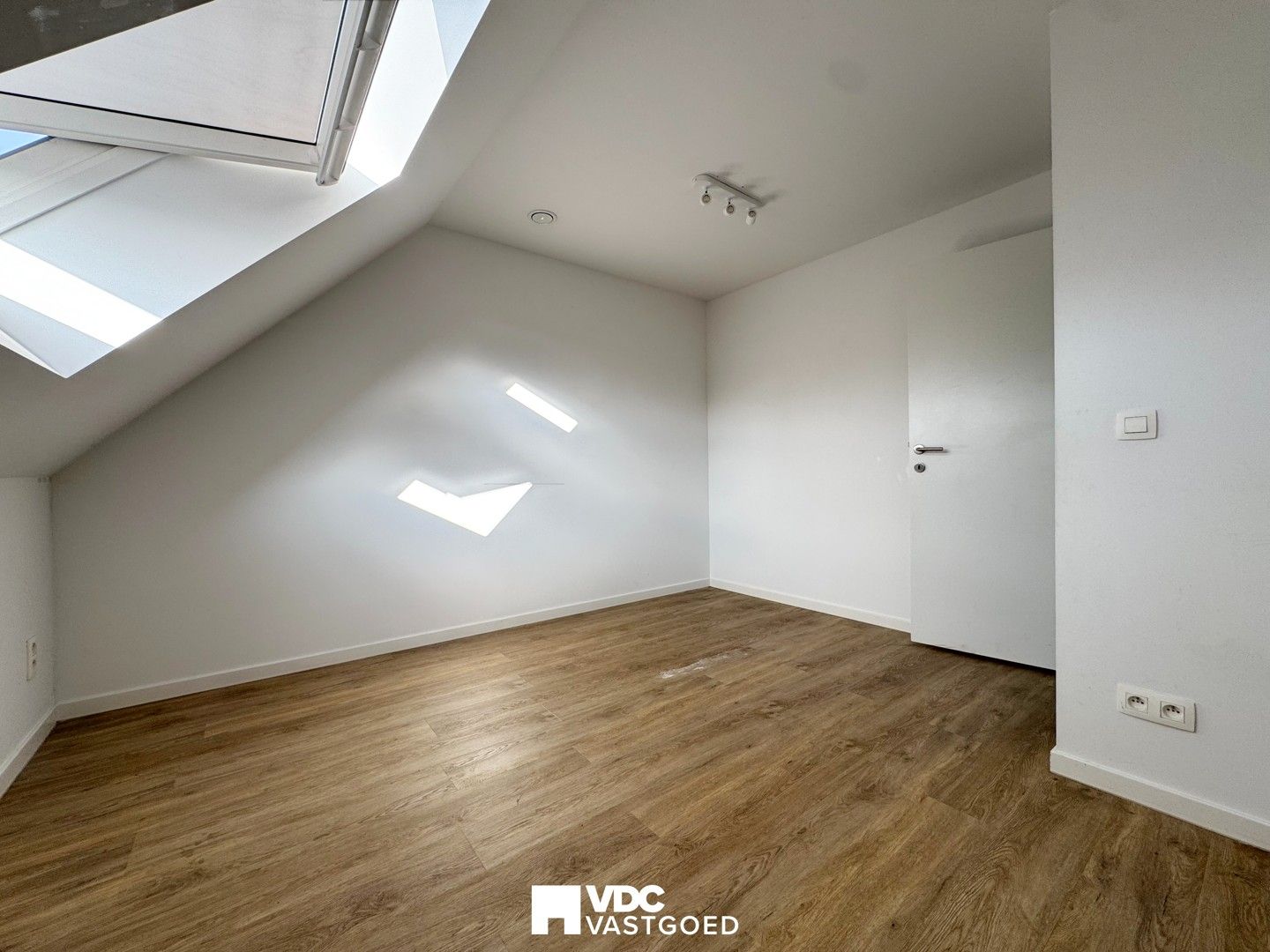 Ruim en modern duplex-appartement met 3 slaapkamers en garage foto 12