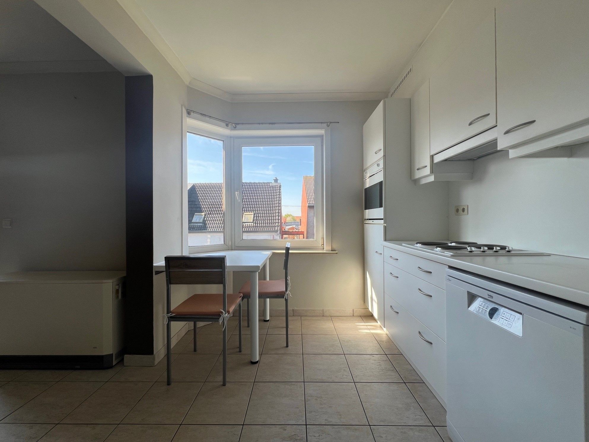 Instapklaar appartement met 2 slaapkamers in hartje Zwevezele foto 2