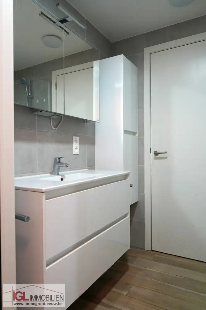 Modern appartement met 2 slaapkamers & zonnig terras foto 9