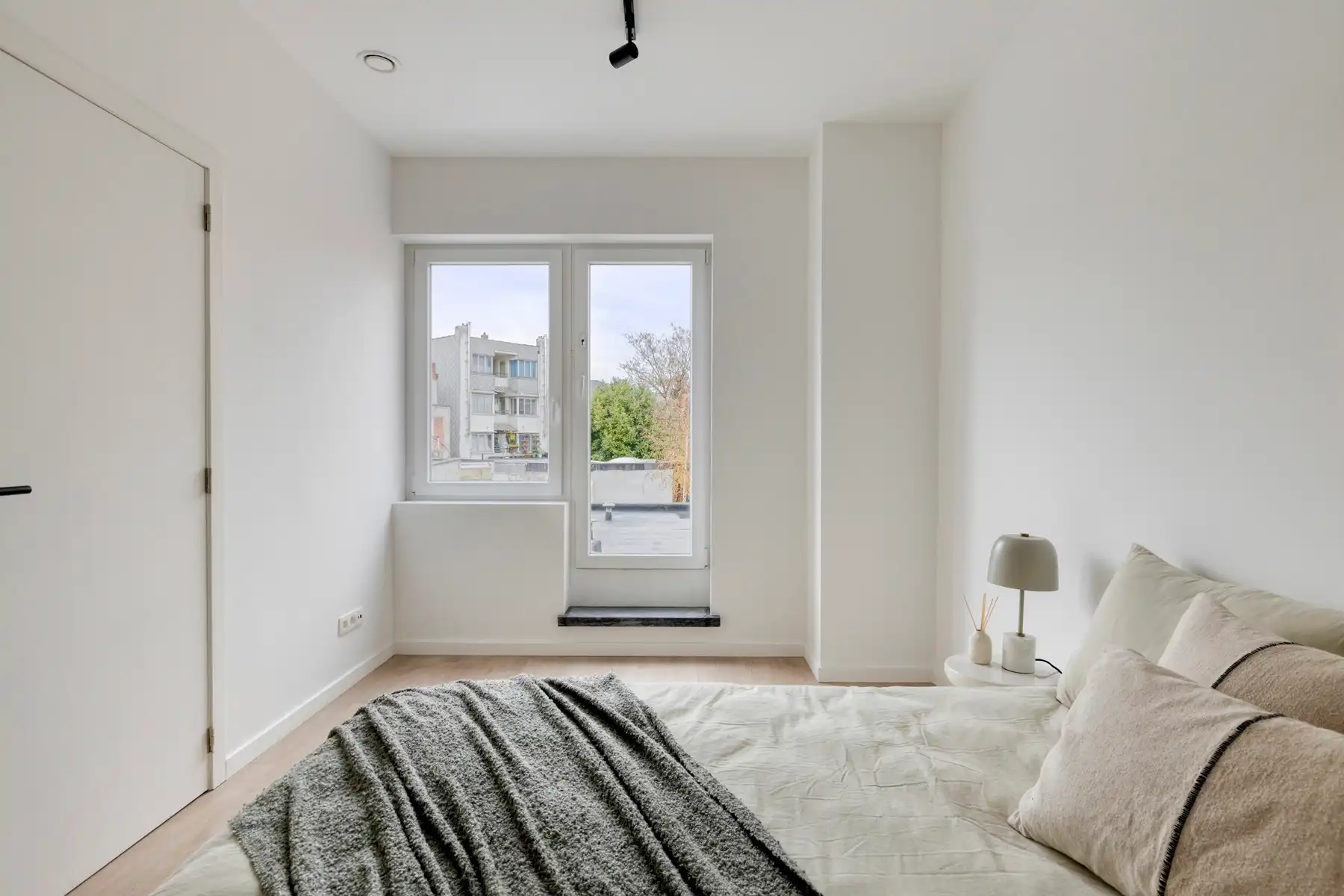 IN OPTIE - Energiezuinige vernieuwde woning met 4 slaapkamers. foto 15