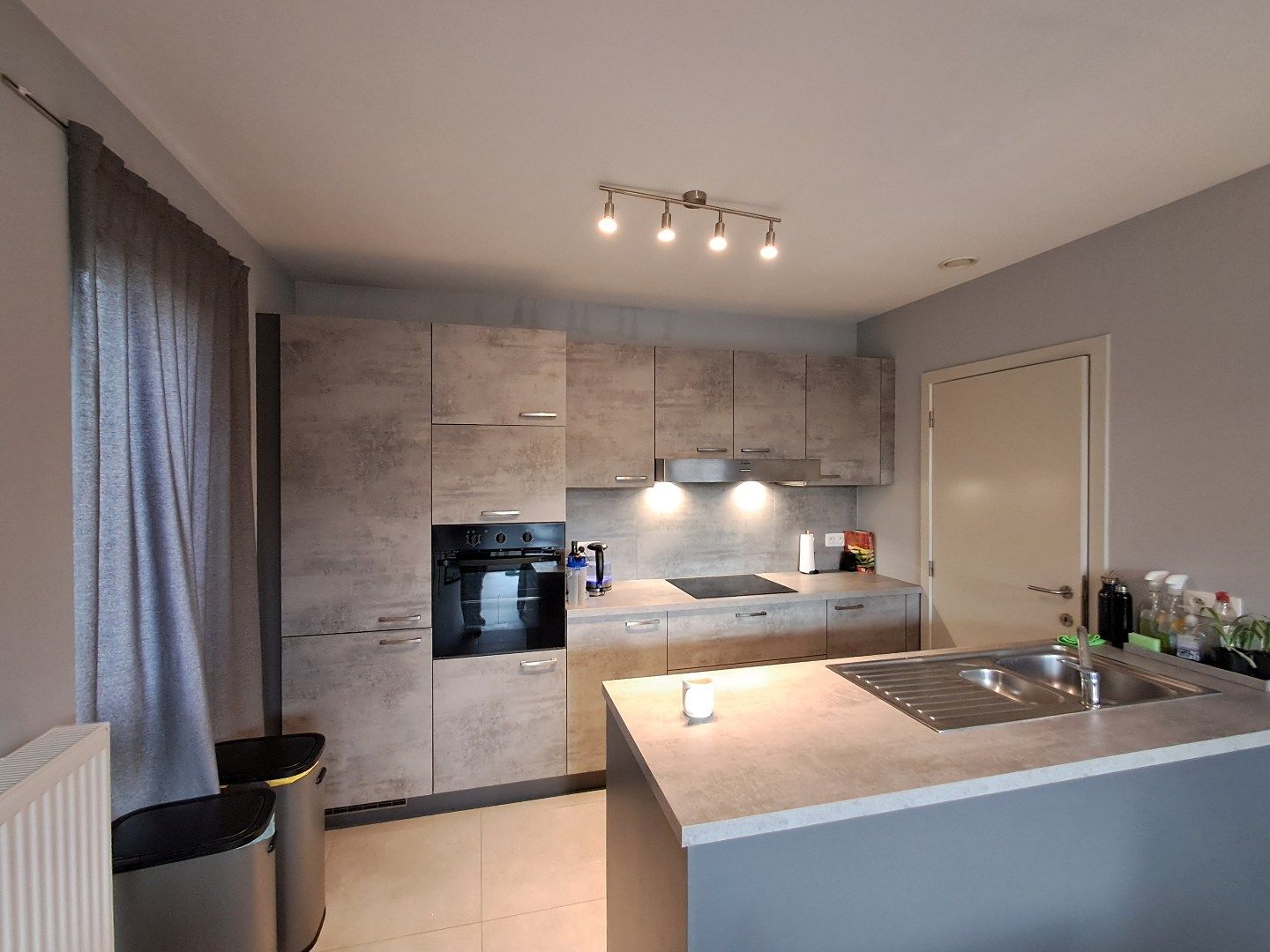 Ruim gelijkvloers appartement te Oostveld. foto 3