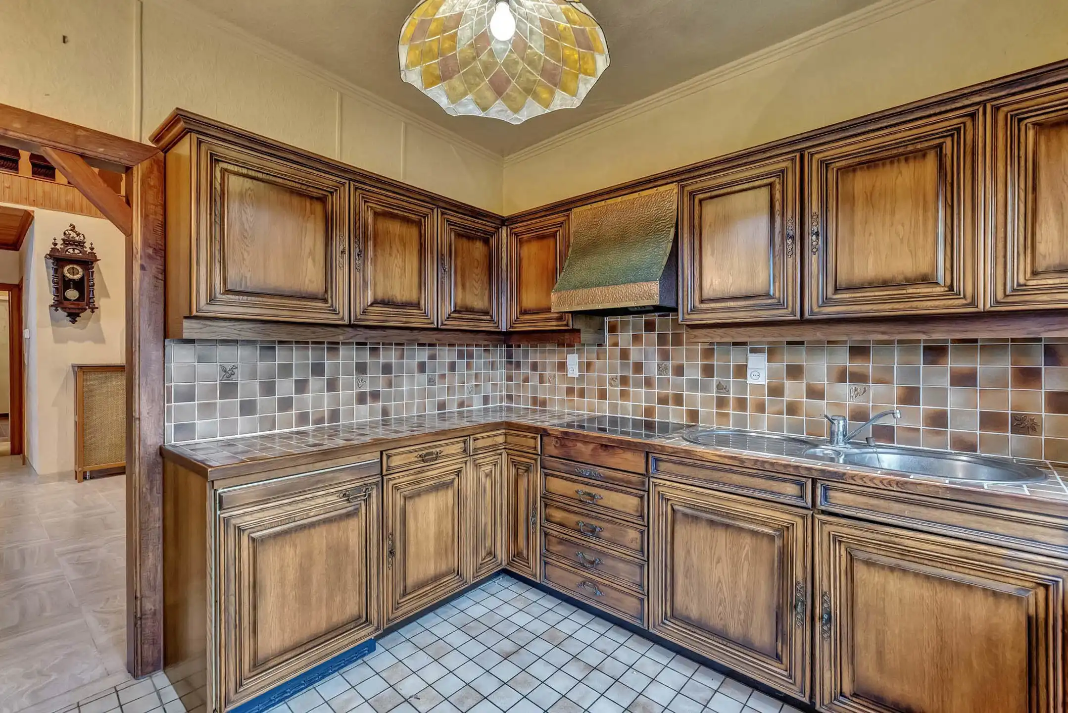 Te renoveren HOB met ruime garages en tuin foto 8