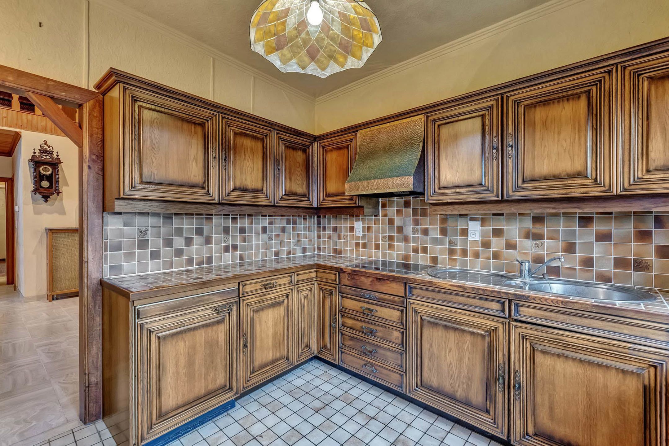 Te renoveren HOB met ruime garages en tuin foto 8