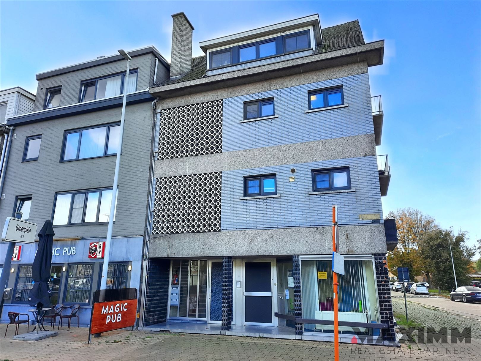 Gelijkvloers hoekpand, volledig onderkelderd op stategische locatie foto 2