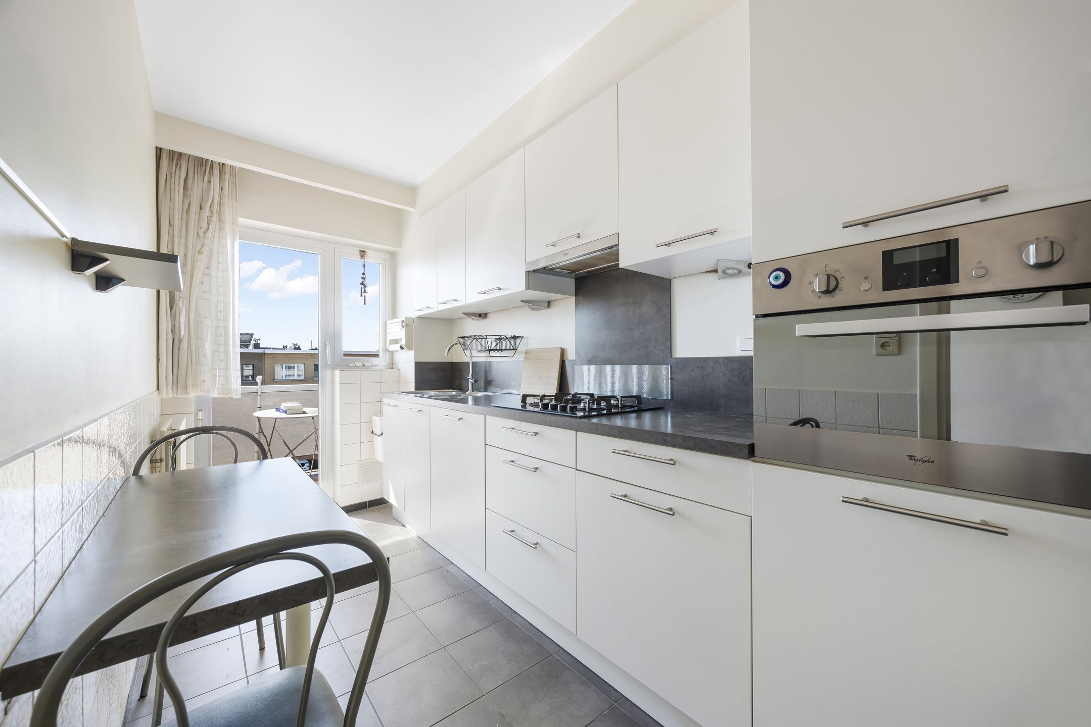 Goed gelegen appartement met 2 slaapkamers en 2 terrassen. foto 8