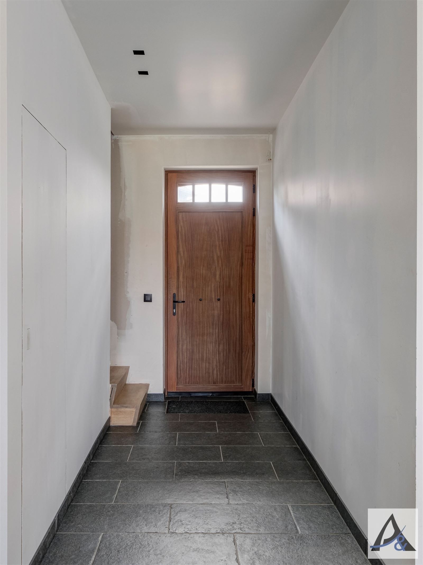 Totaal gerenoveerde, instapklare gezinswoning te koop in het hart van Munsterbilzen! foto 4