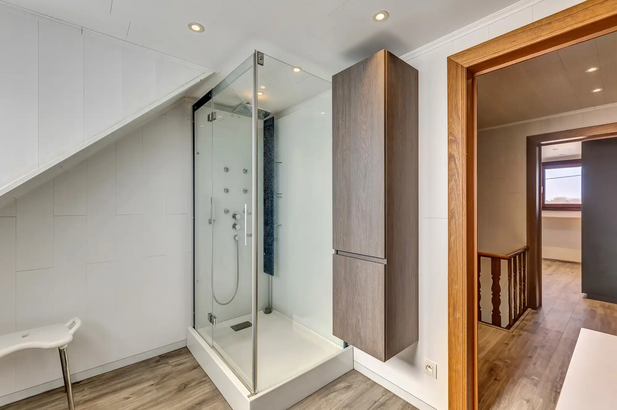 Robuuste woning op ruim perceel foto 9
