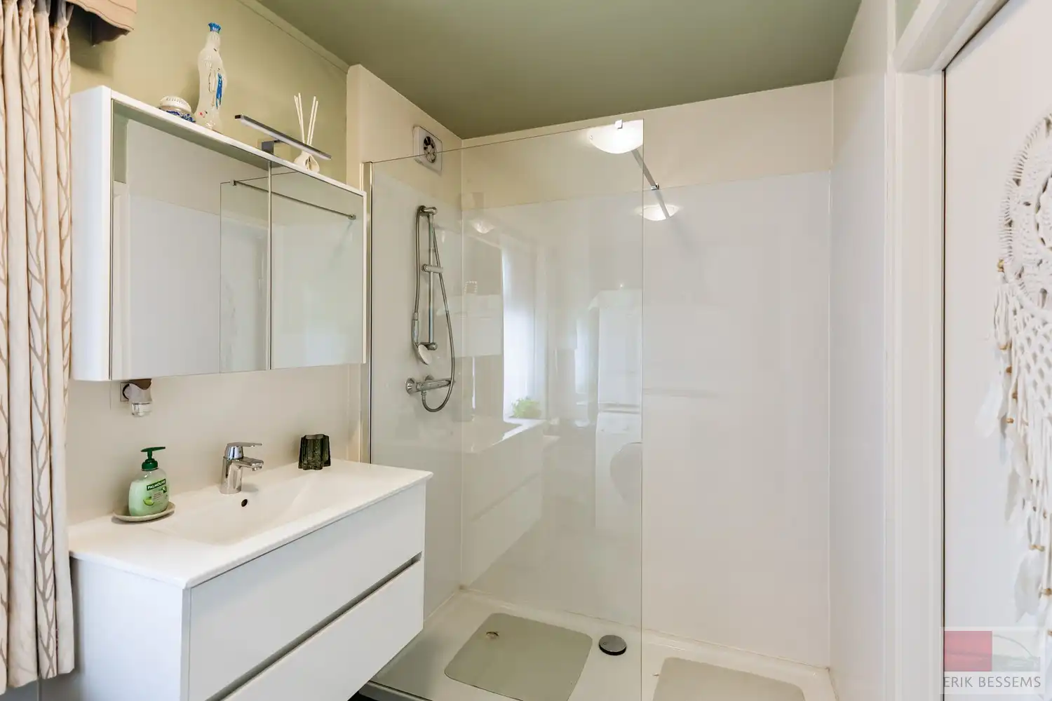 Investeerders opgelet! BUITENKANS - Zeer goed onderhouden opbrengsteigendom met 3 verhuurde entiteiten foto 4