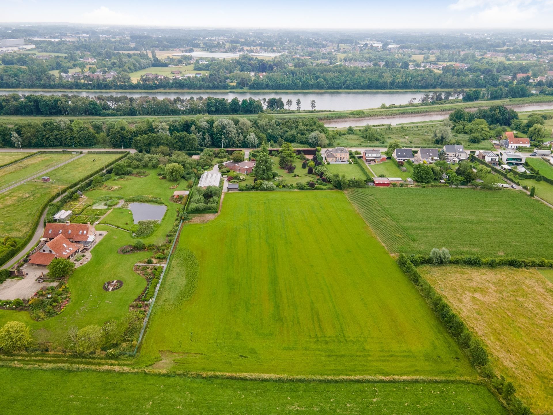 PRACHTIGE VILLA TE KOOP IN EEN OASE VAN GROEN foto 24