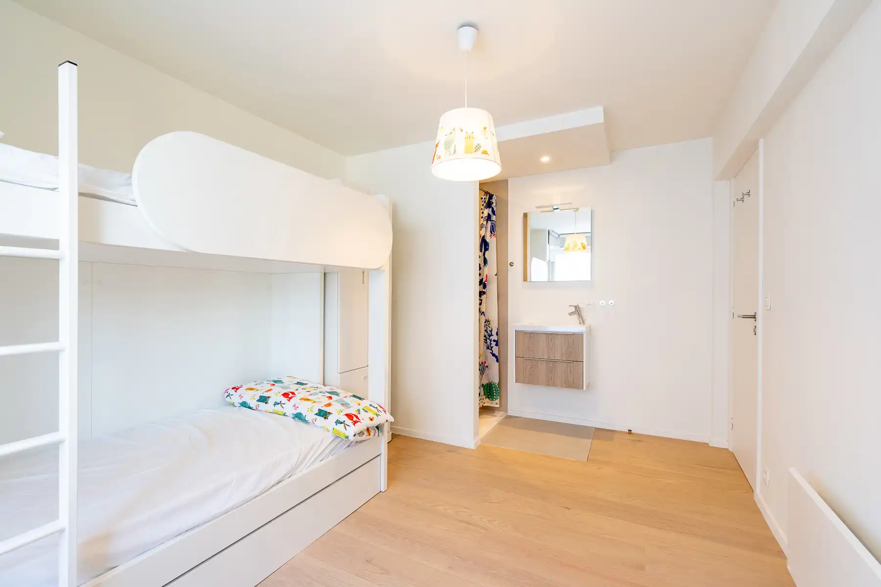 Gerenoveerd en gemeubeld appartement op toplocatie - Open zicht foto 13