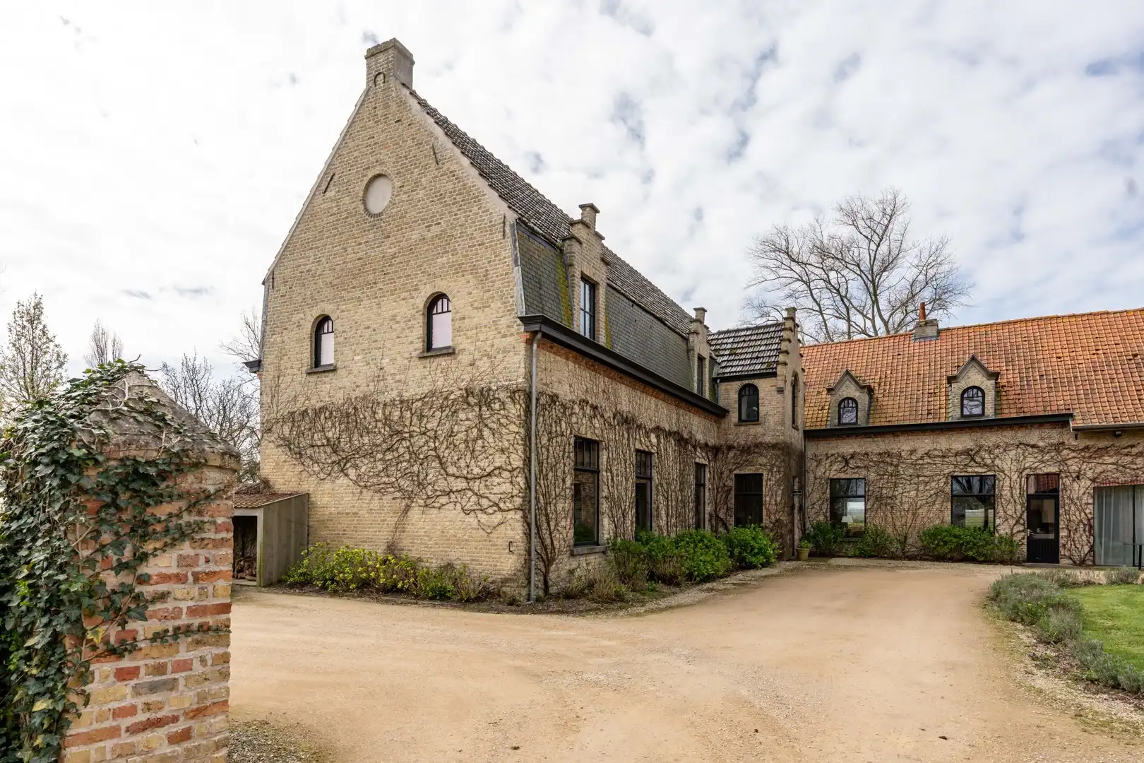 Exclusieve historische herenhoeve 'Groot Noordhof' met 8 vergunde vakantielogies op topligging nabij zee foto 38