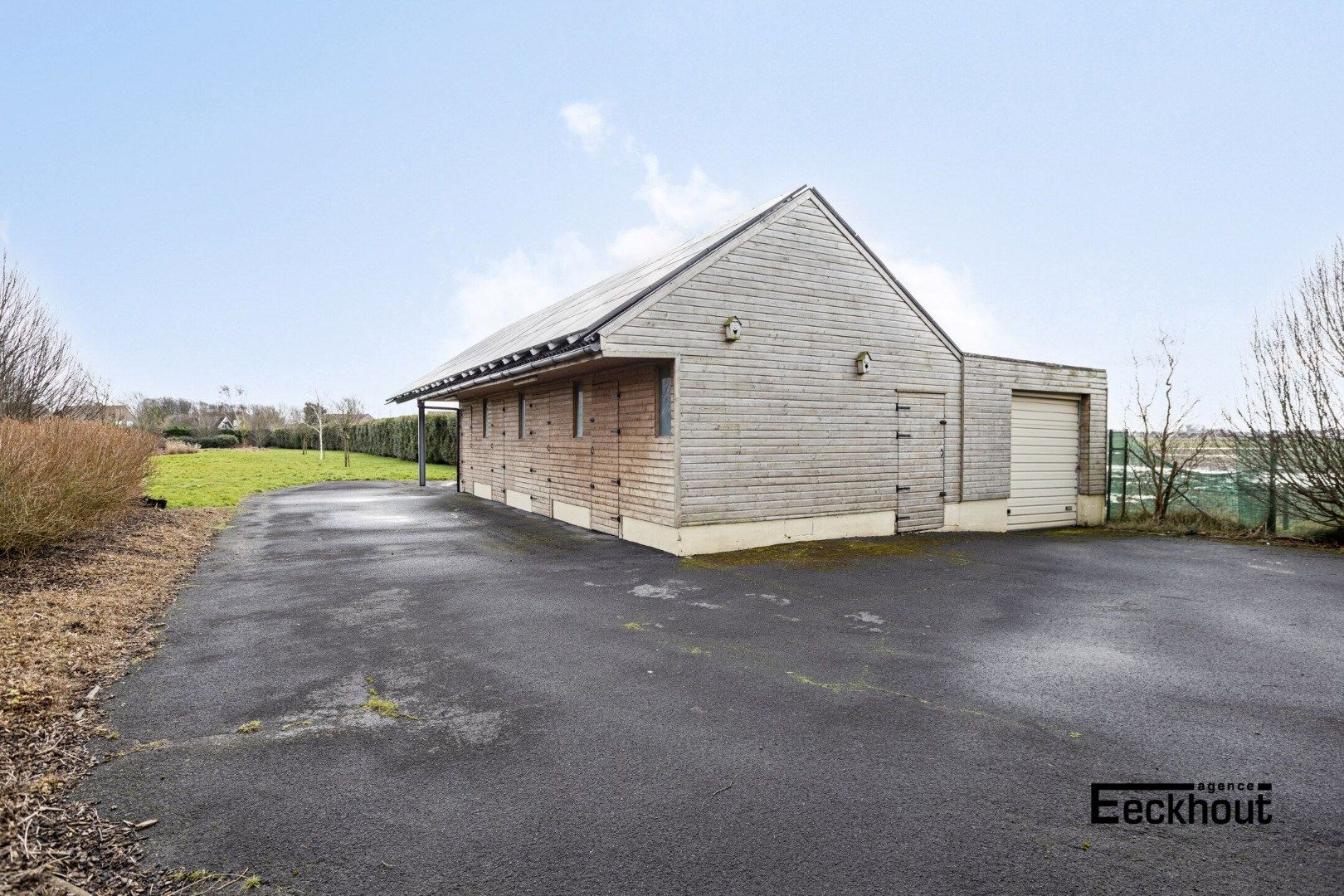 Luxe villa in De Haan met binnenzwembad, 4 slaapkamers, gerenoveerd in 1991, EPC-waarde 222.00, energielabel C, 2 badkamers, 2 garages, perceeloppervlakte 8013  foto 23