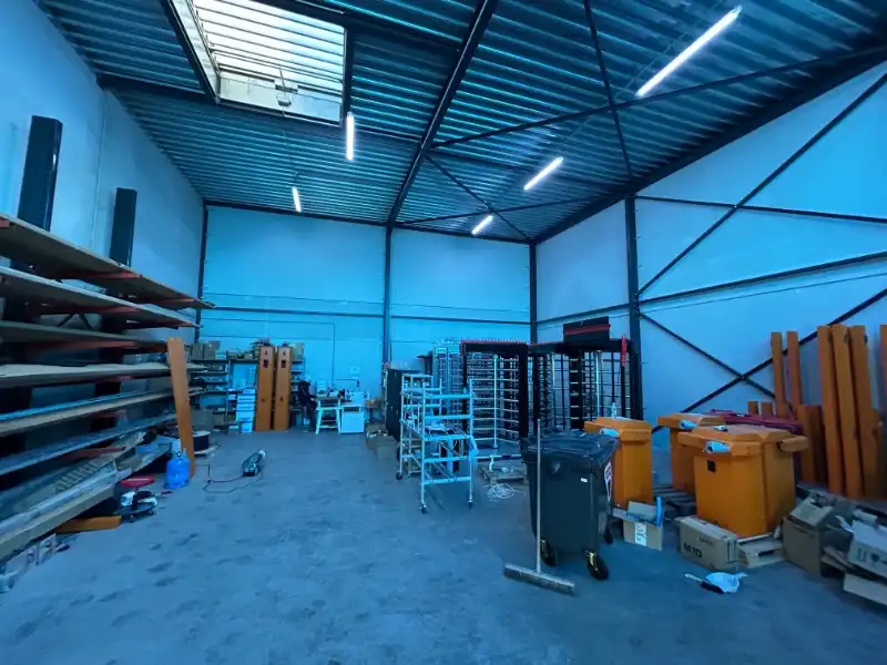 Recente loods van 168 m² met privé parkeerplaats foto 4