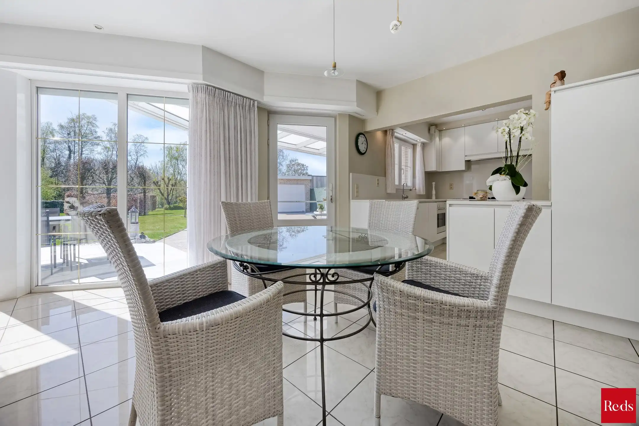 Ruime woning in oase van rust met prachtige tuin foto 10