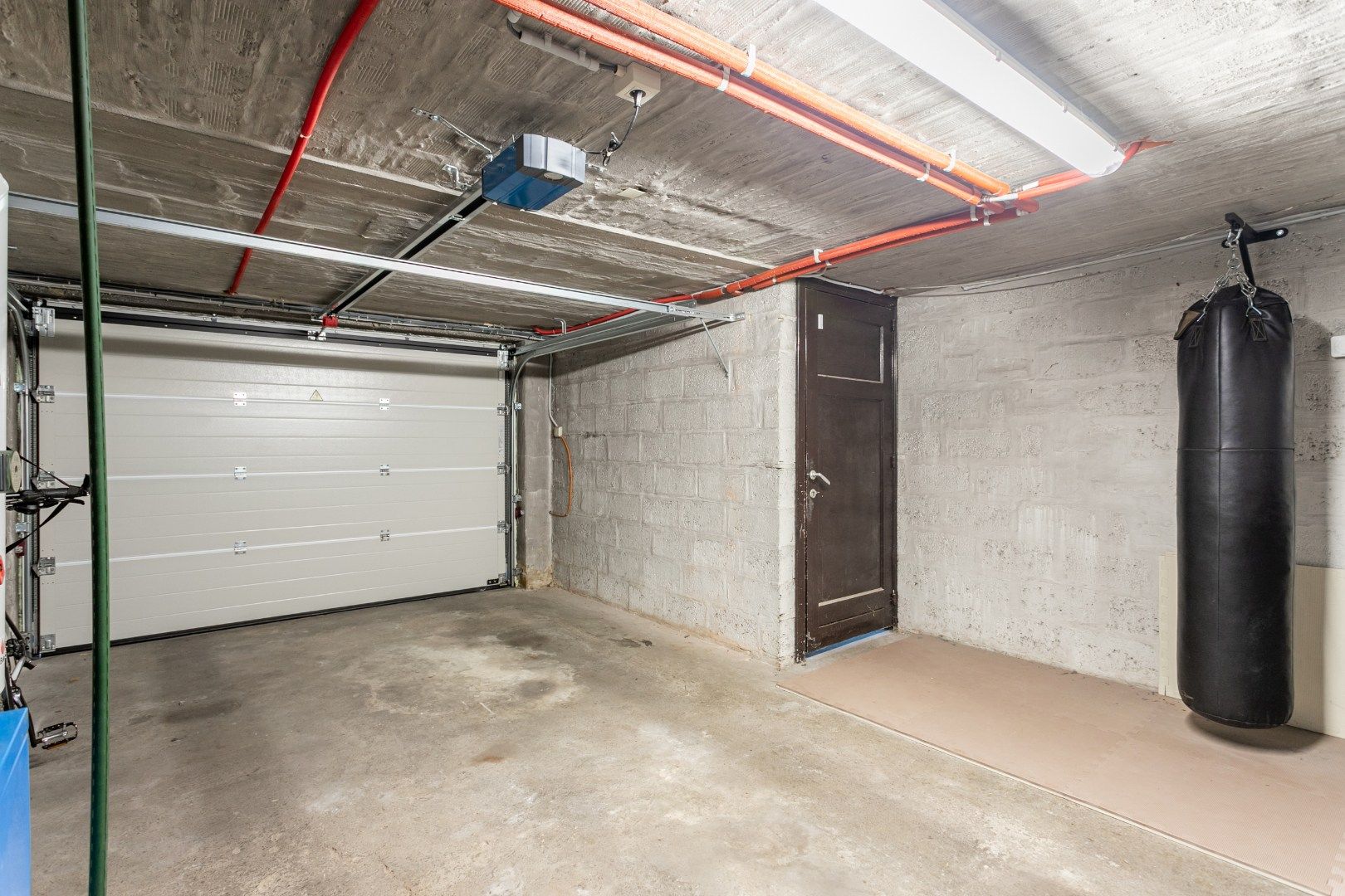 Rustig gelegen halfopen woning met tuin en garage foto 26