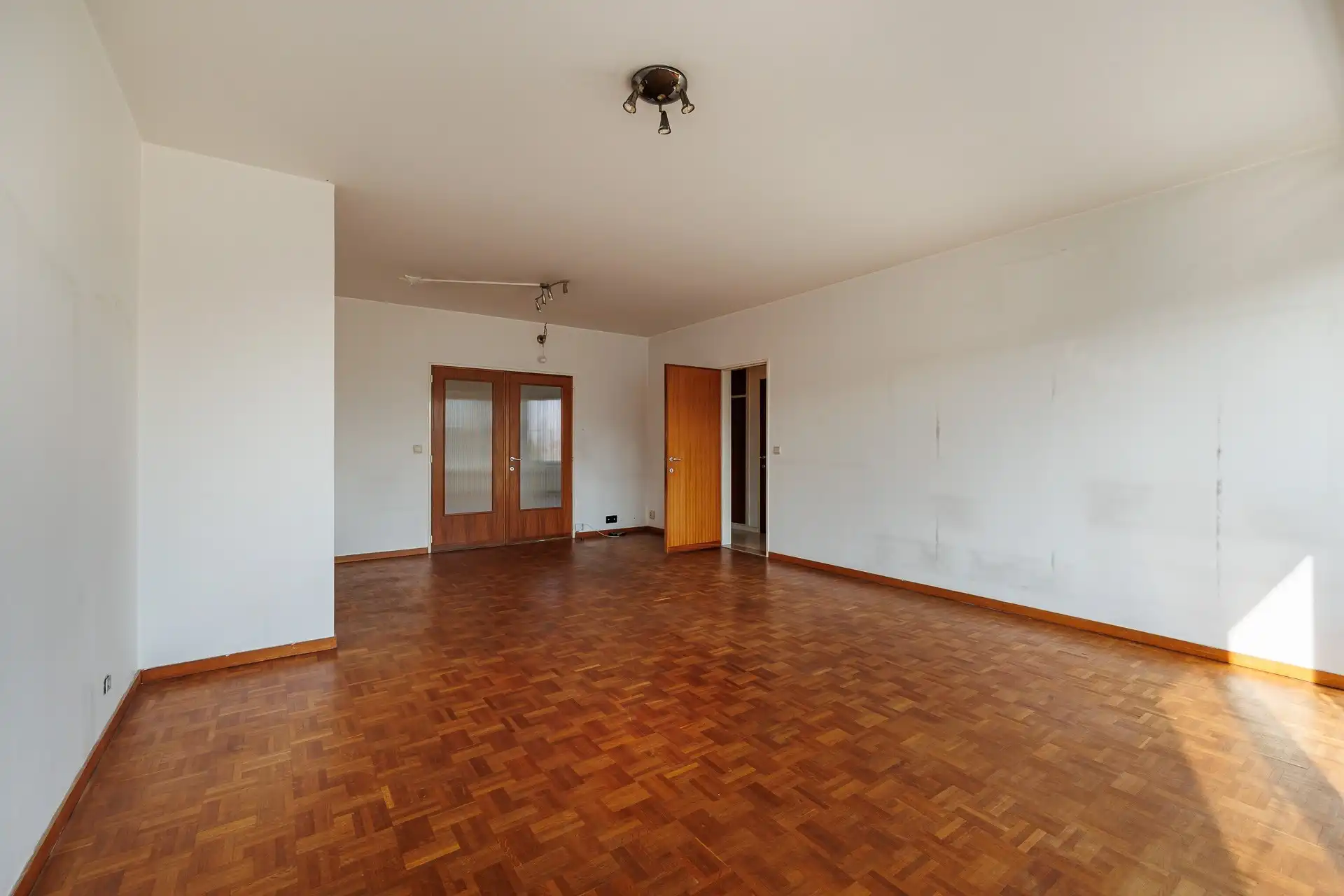 Lichtrijk appartement met garage nabij park Ertbrugge foto 12