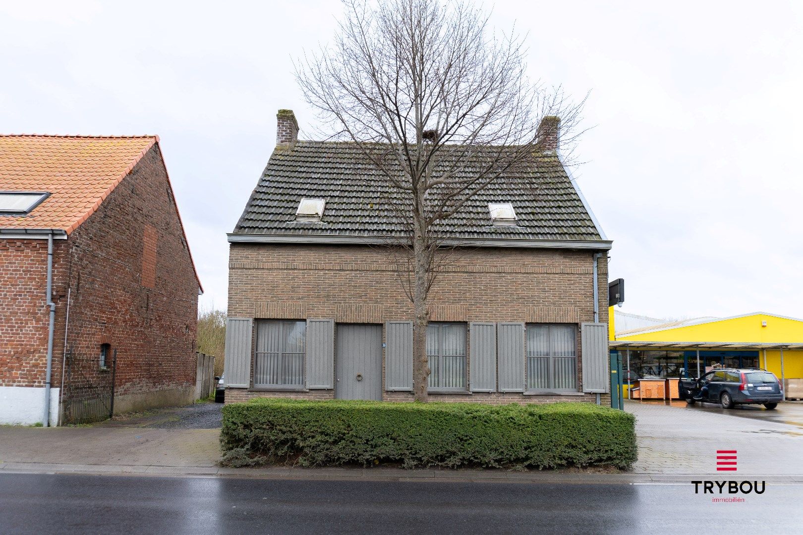 Te renoveren woning in centrum van Houthulst op perceel van 1042m² foto 2