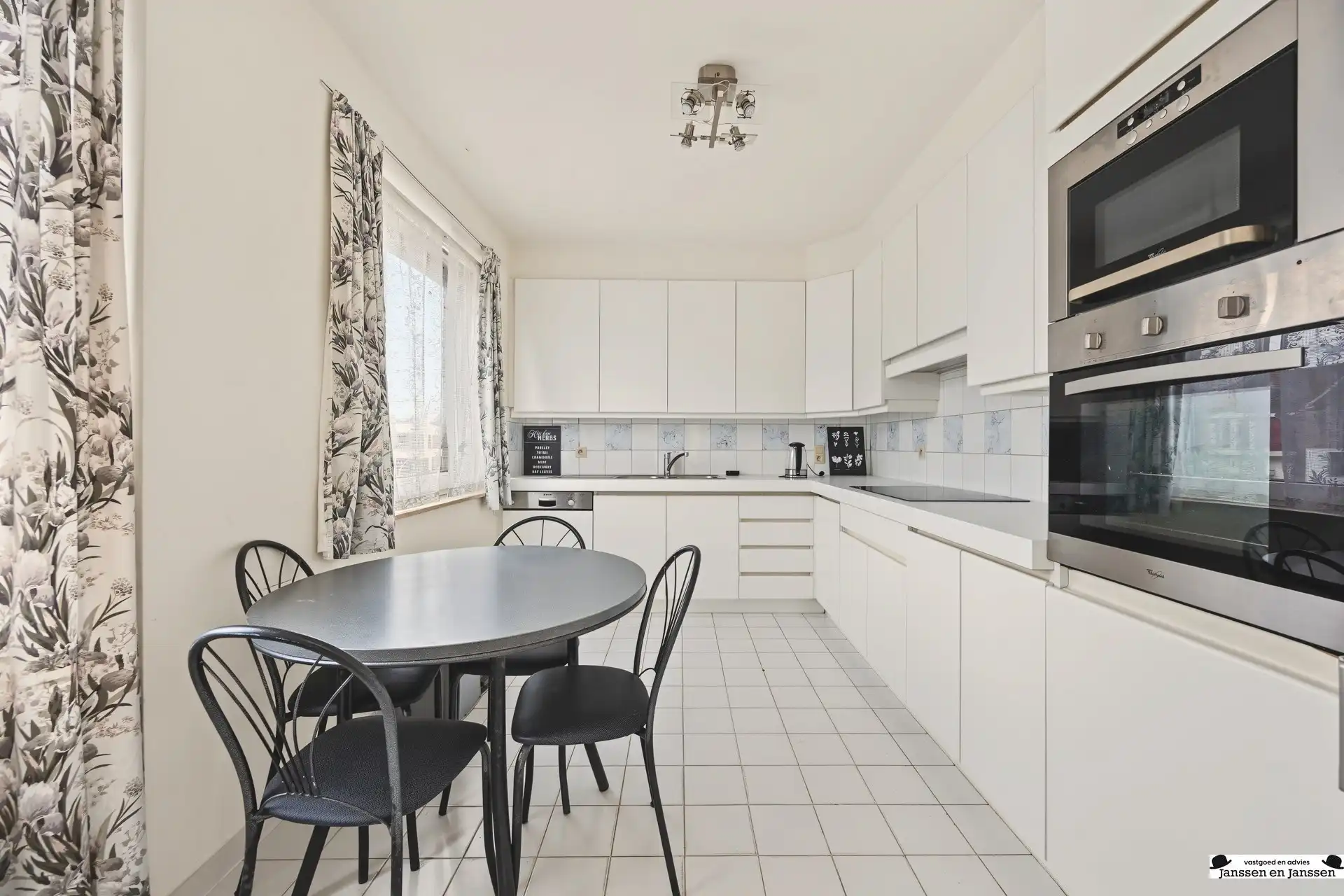 Ruim en lichtrijk appartement met 3 slaapkamers en 125 m² in Brasschaat-Mariaburg foto 4