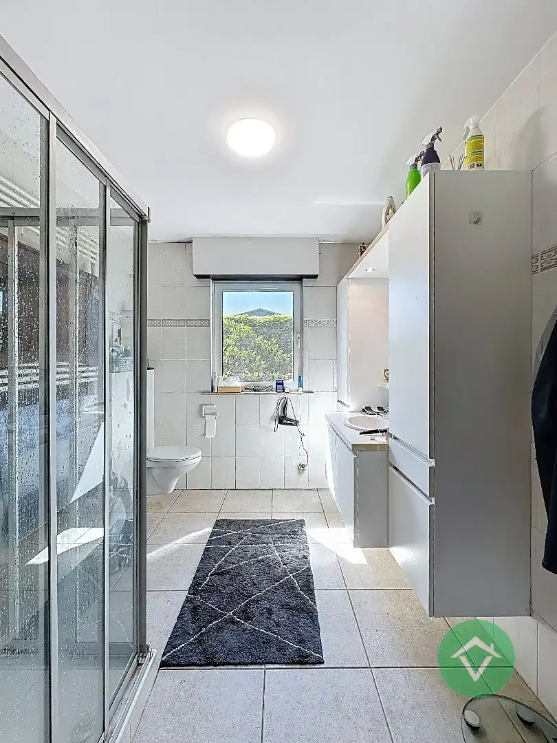 Ruime gezinswoning met dubbele garage in Koekelare foto 14