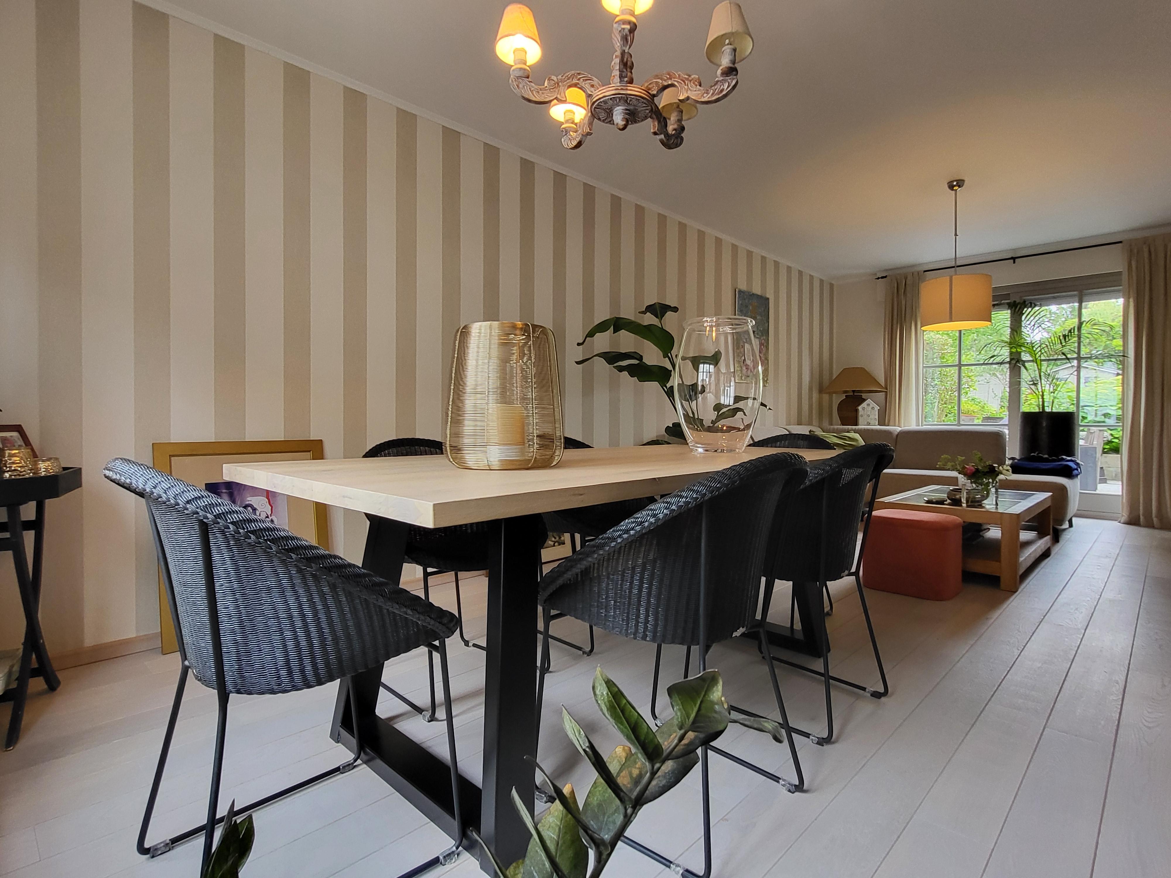 Charmante gerenoveerde woning in 2008 op 439m² met mooie aangelegde tuin en garage.  foto 14
