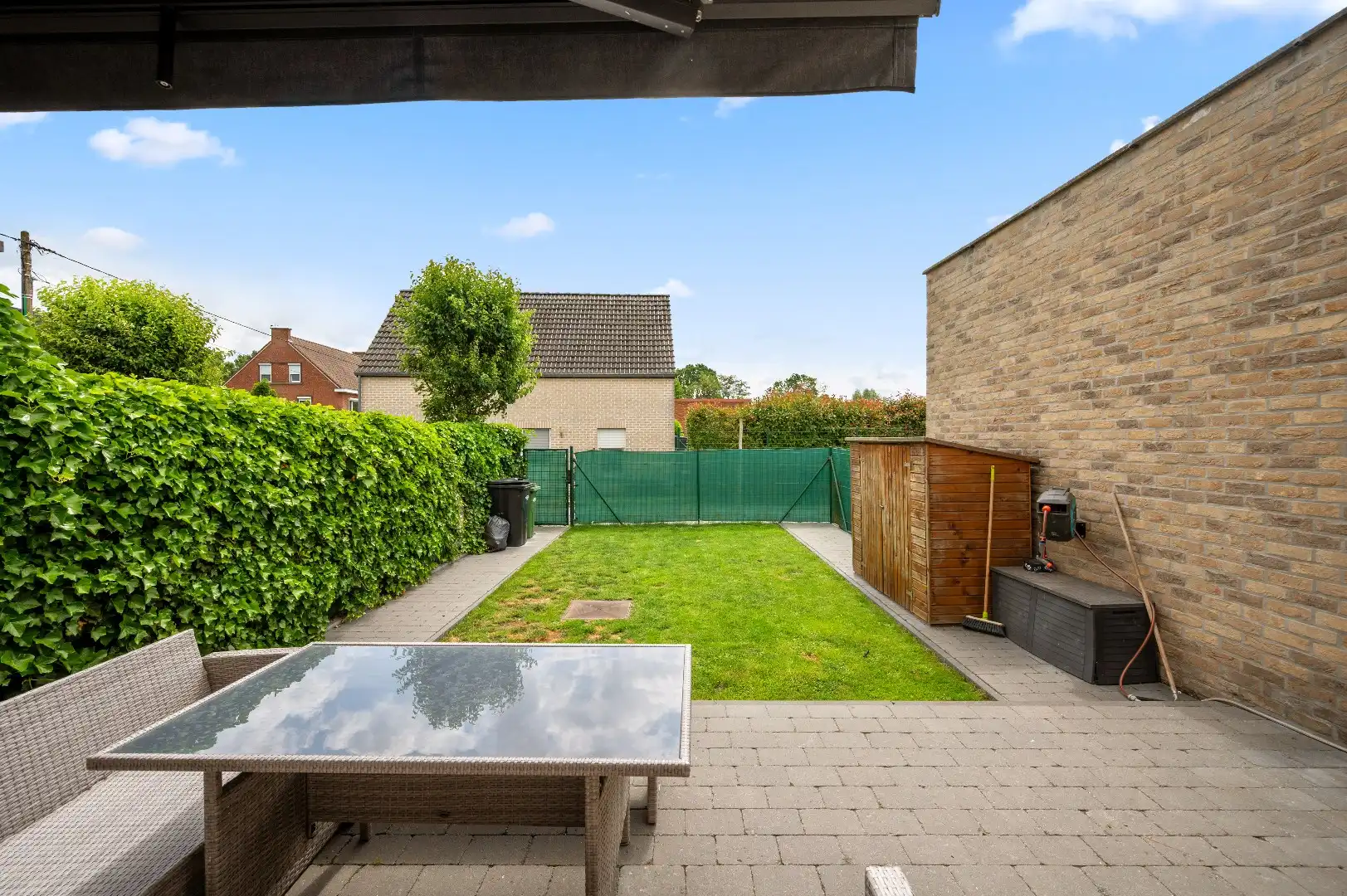 Mooie instapklare gezinswoning met moderne indeling en gezellige tuin foto 2