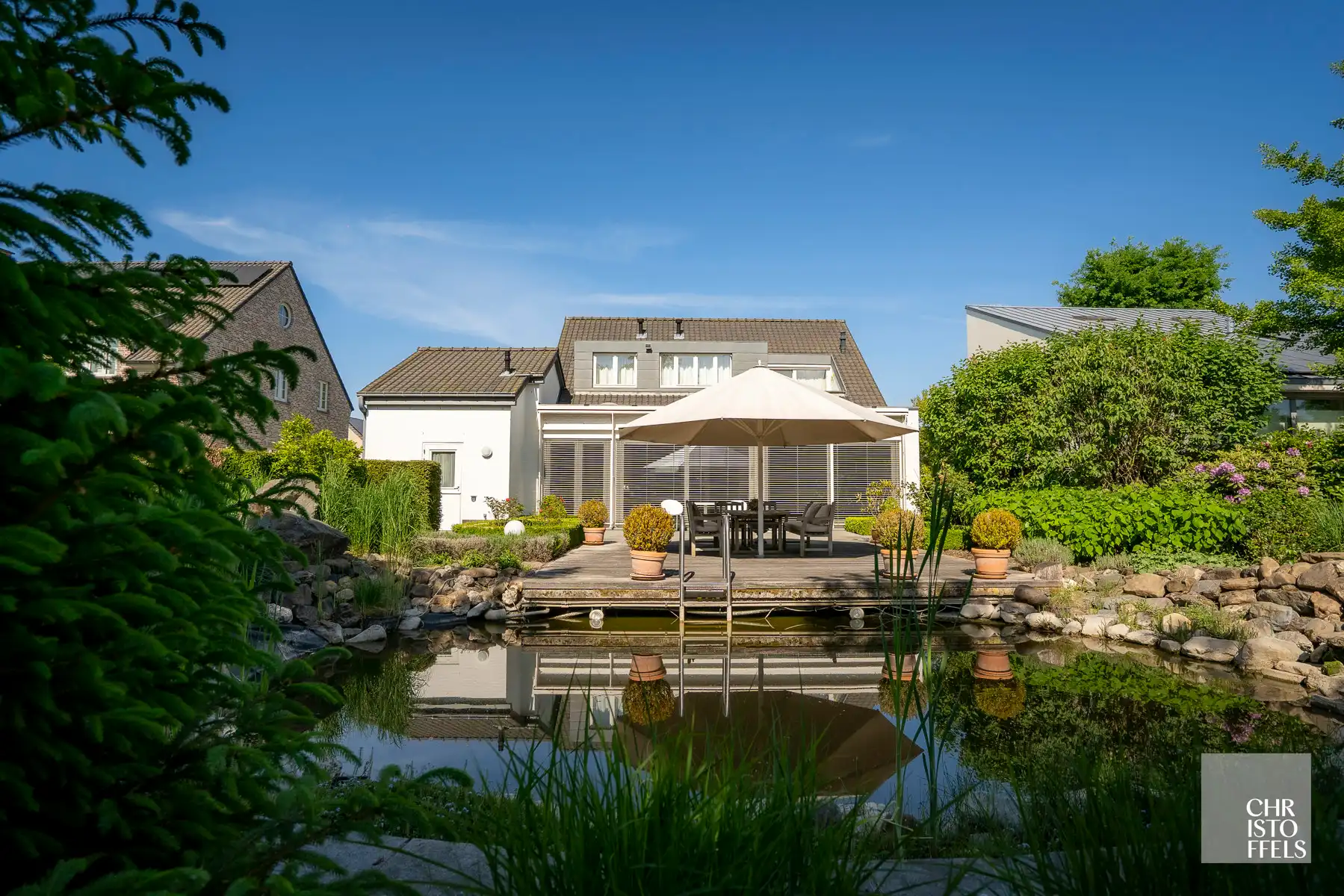 Villa (336m²) met 3 slaapkamers en een zwemvijver op een perceel van 1.219m²!  foto 22