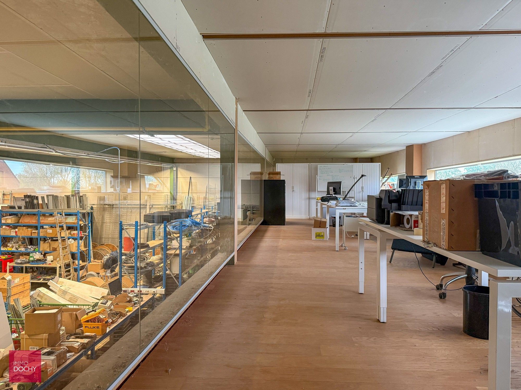 Vlot toegankelijk magazijn / werkplaats met burelen | Wagenaarstraat foto 5