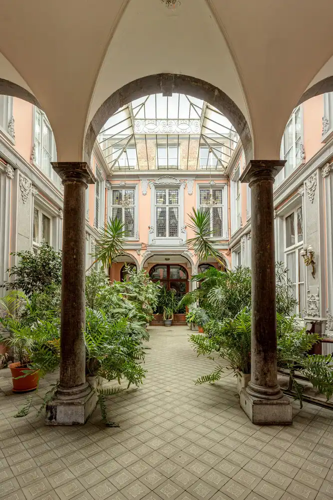 Een zeldzaam en groen privilige in het hart van Antwerpen: wonen in het historische Venushof foto 5