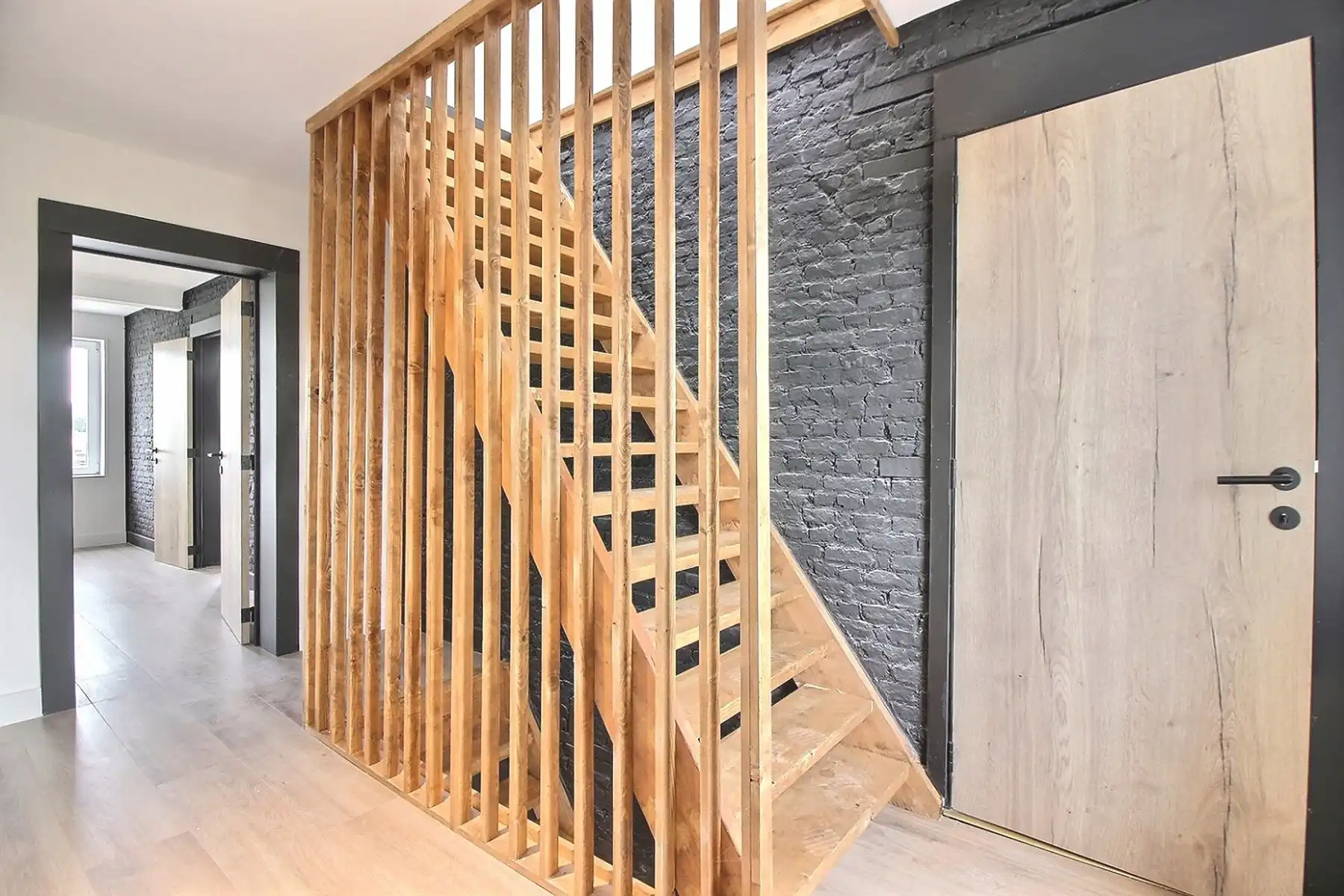 Riante woning met 4 kamers en grote tuin foto 10