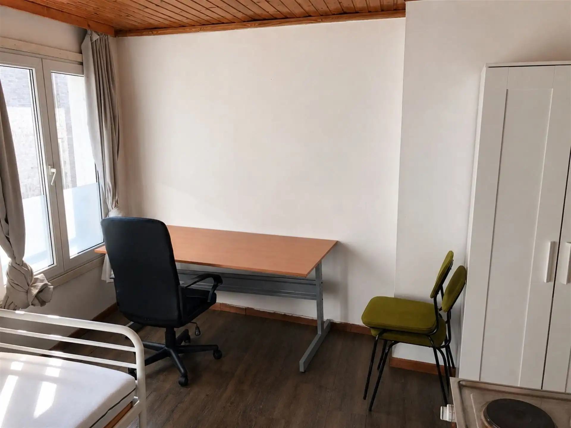 Studentenhuis met 3 koten met eigen badkamer en keuken. foto 13