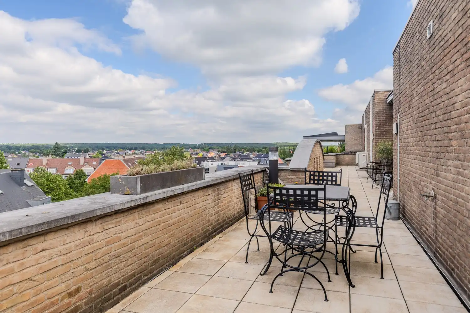 Ruim penthouse in centrum Lanaken met 3 slaapkamers en panoramisch uitzicht foto 23