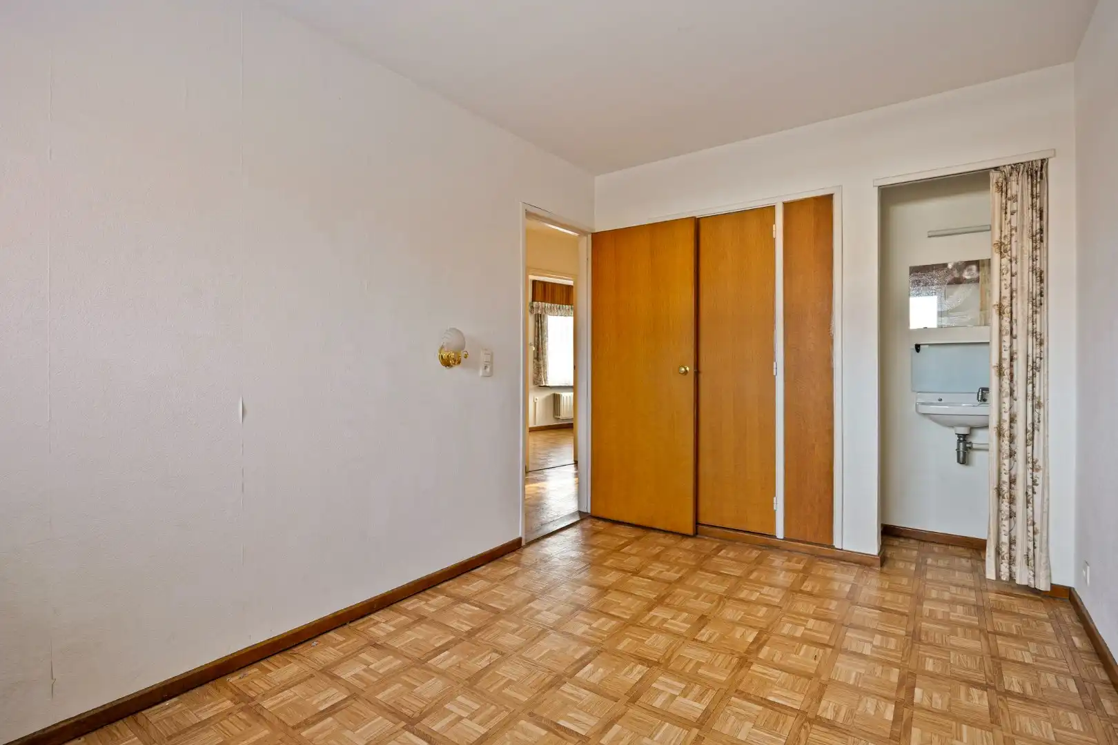 Ruime te renoveren gezinswoning met 4 slpks in het centrum van Herentals ! foto 18