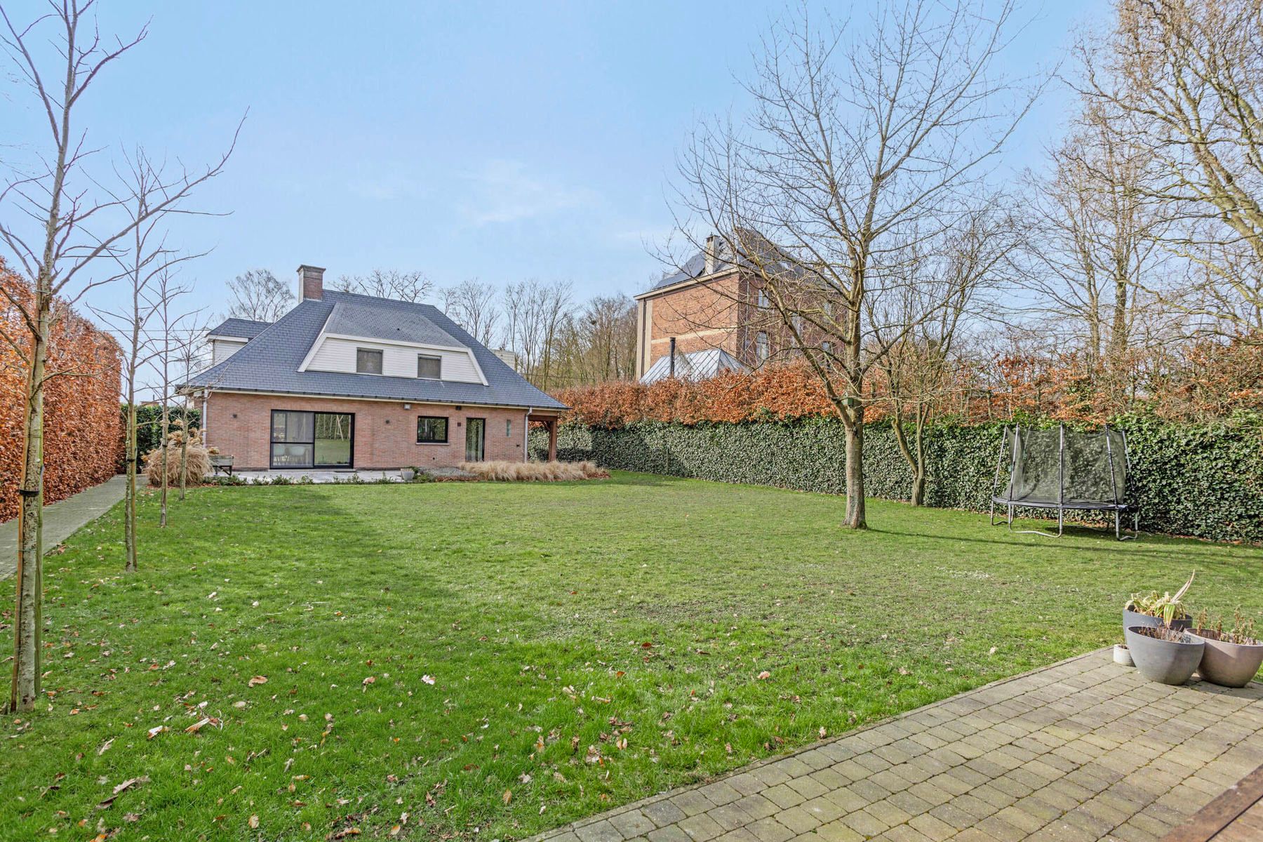 Instapklare, volledig gerenoveerde woning op toplocatie in Asse! foto {{pictureIndex}}