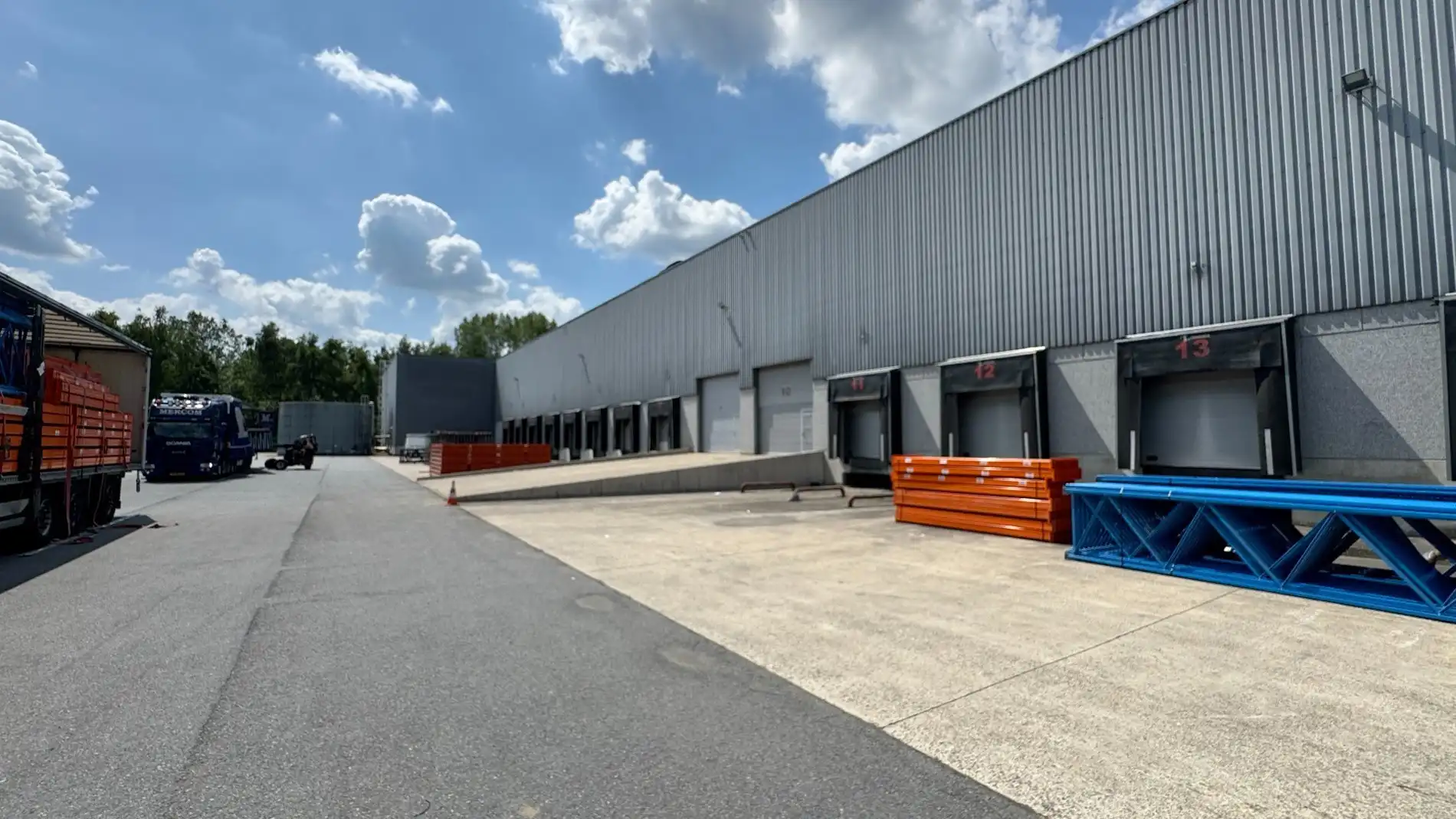 Magazijn met kantoren te huur op logistieke site te Bornem foto 17