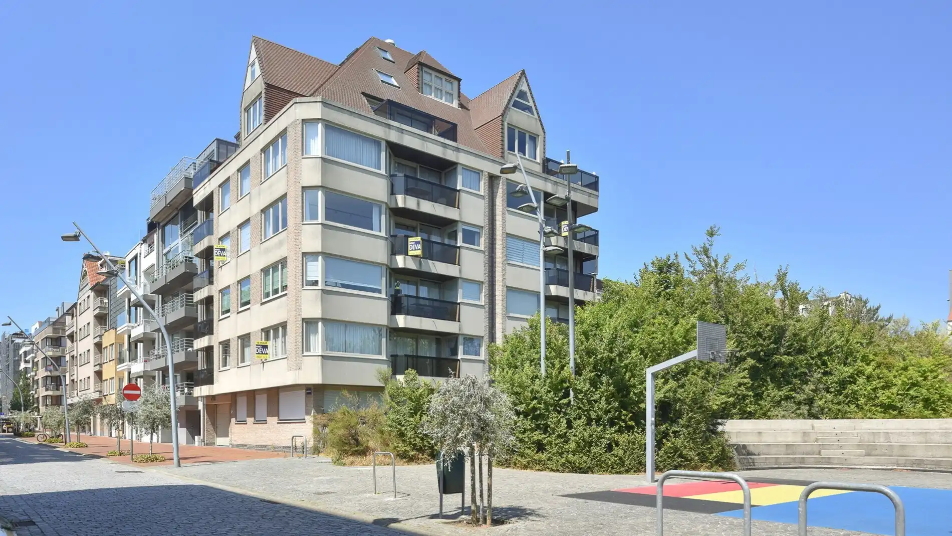 Prachtig gerenoveerd hoekappartement met zuidelijke oriëntatie, te midden van een groene omgeving aan het yzerpark. Parking te koop foto 20