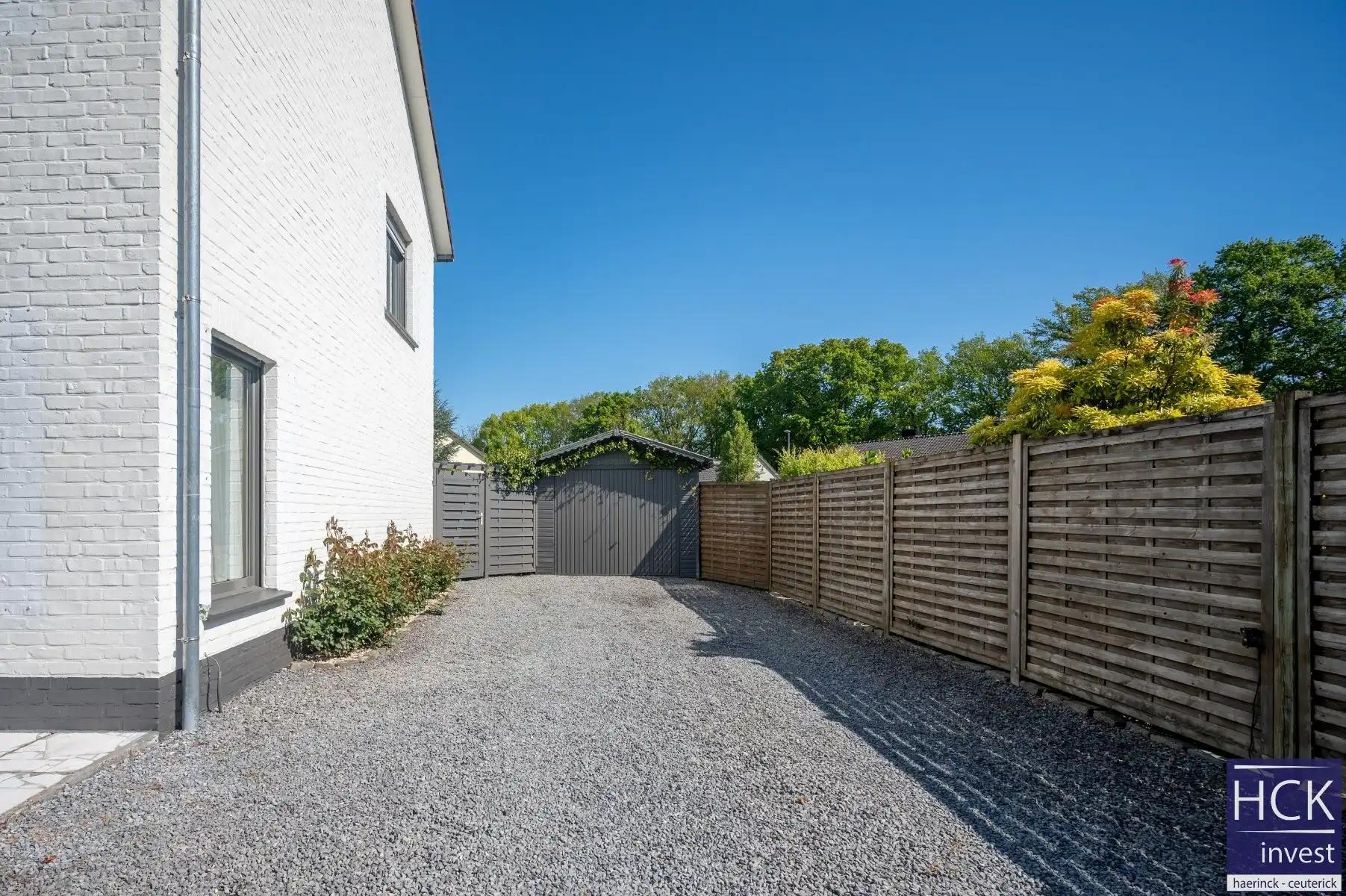 KRUISHOUTEM - Ruime halfopen woning op 674 m² met 4 SLPK., aan het Lozerbos! foto 3