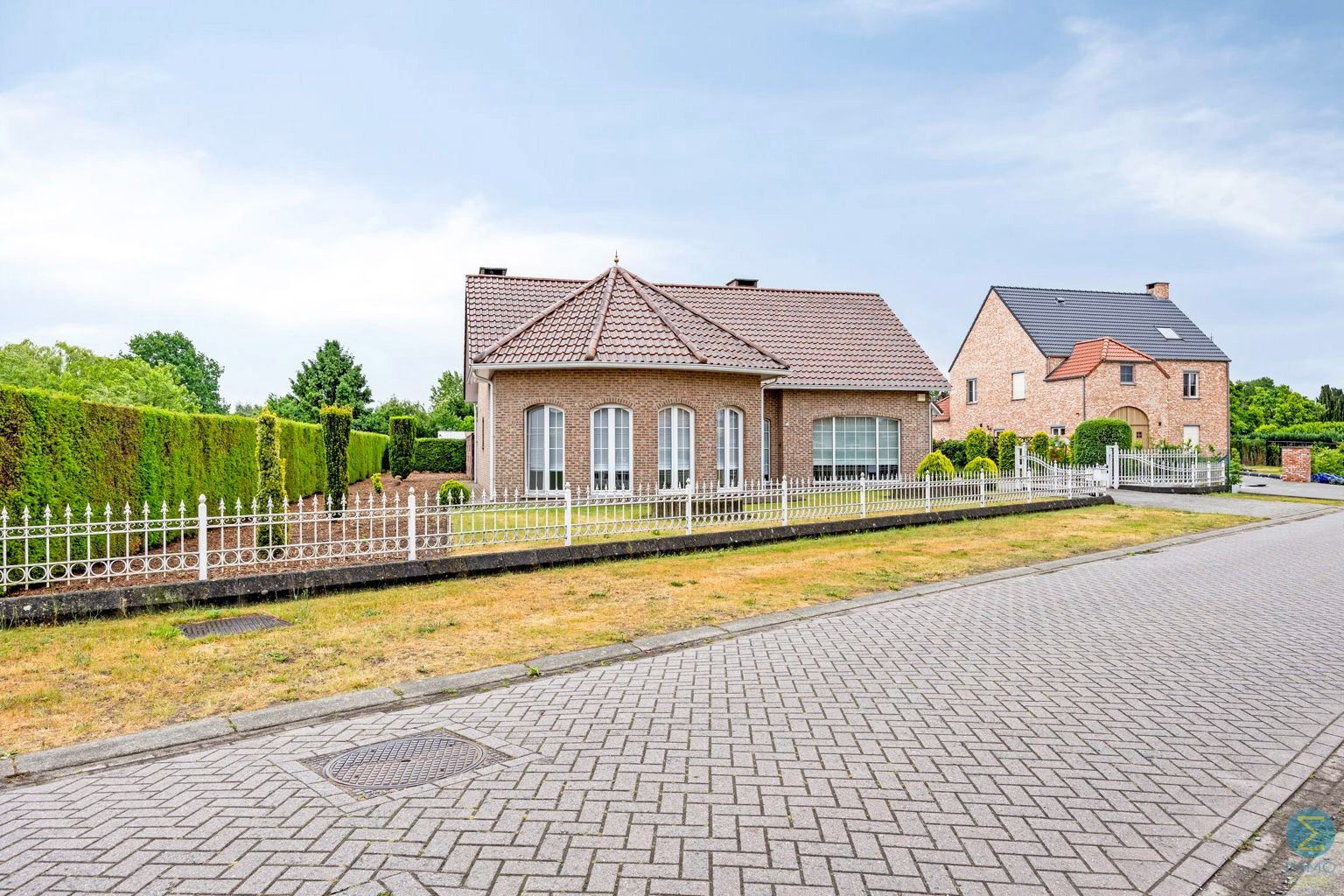 Instapklare laagbouwwoning op perceel van 1903m² foto 2